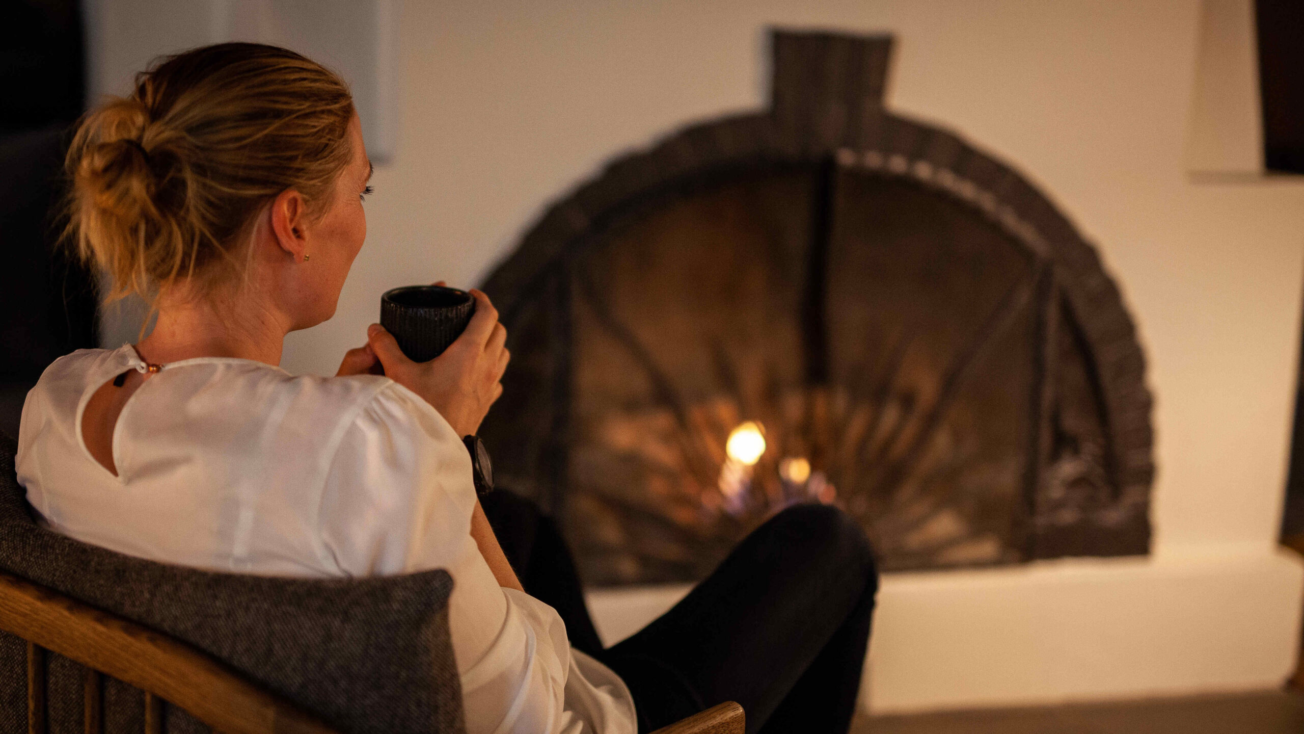 Hygge ved pejsen