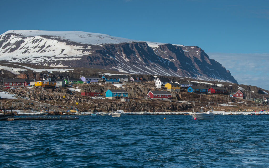 Grønland, Diskoøen, Qeqertarsuaq, Godhavn, Set Fra Havet Bygd, Huse I Farver