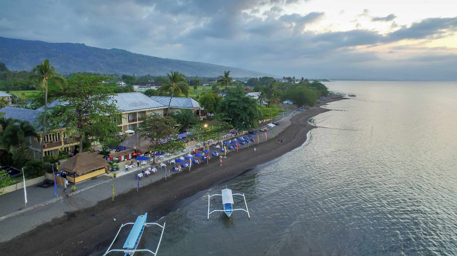 Indonesien Bali Lovina The Lovina, Resort Set Oppefra