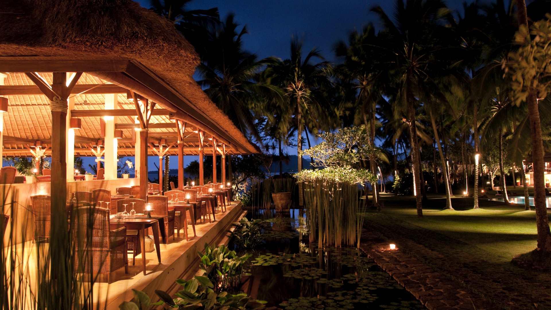 Indonesien Bali Alila Manggis, Restaurant, Aften Stemning