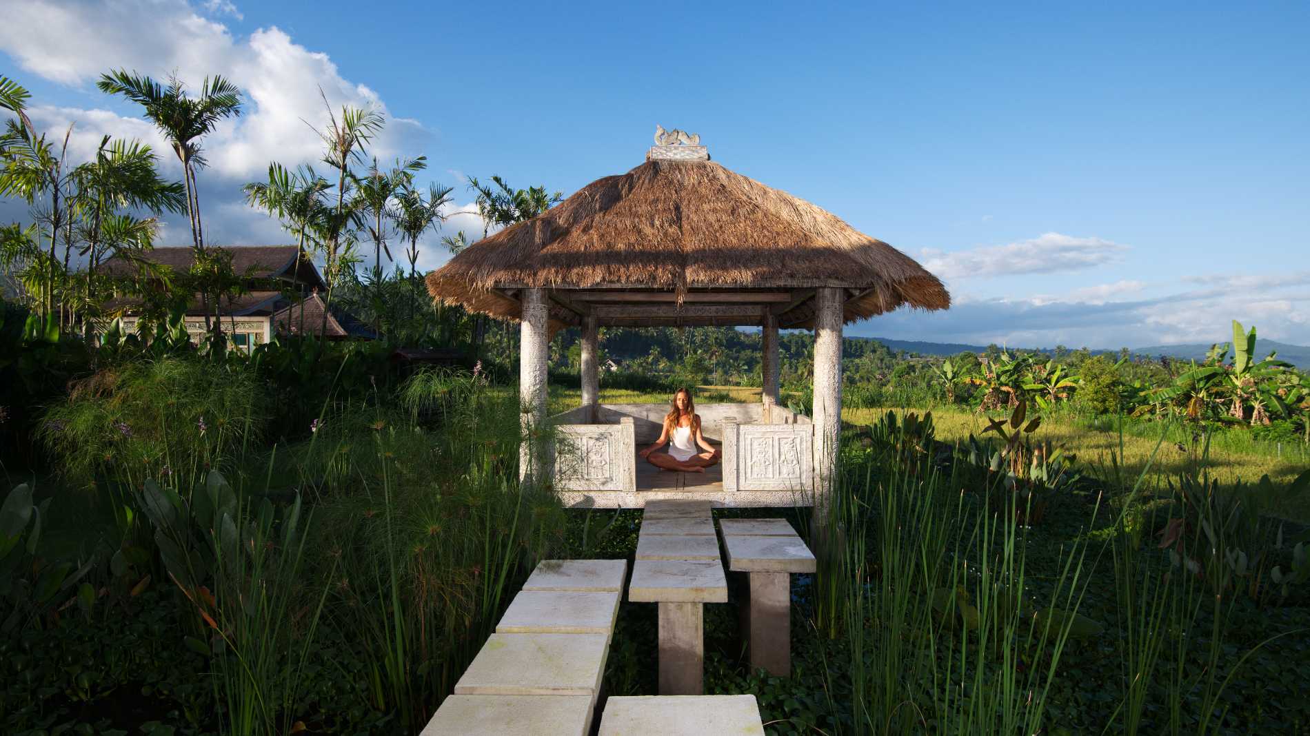 Indonesien, Bali, Munduk, Munduk Retreat Bali, Kvinde Ud&oslash;ver Yoga