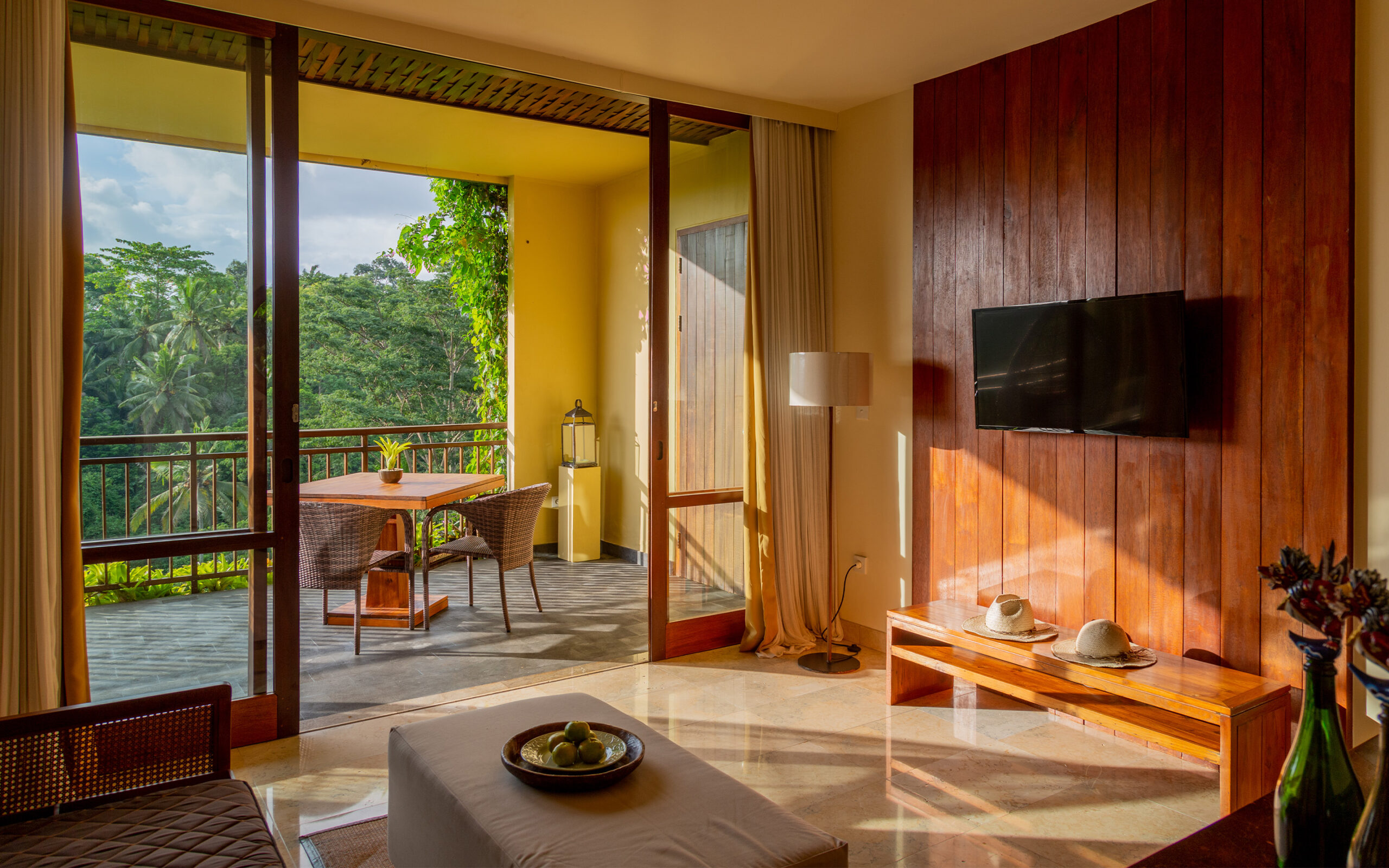 Indonesien Bali Ubud Komaneka Bisma, Bisma Suite, Living Room, Balcony View