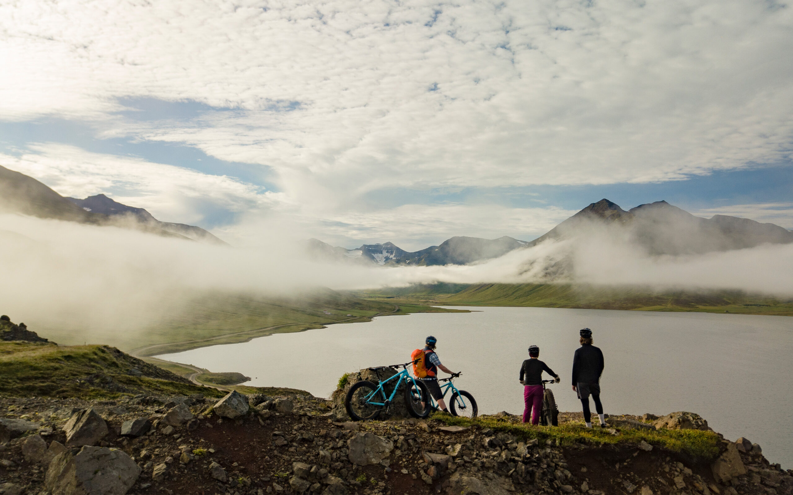 Island Deplar Farm Aktivitet cykel gruppe med udsigt over bjergene