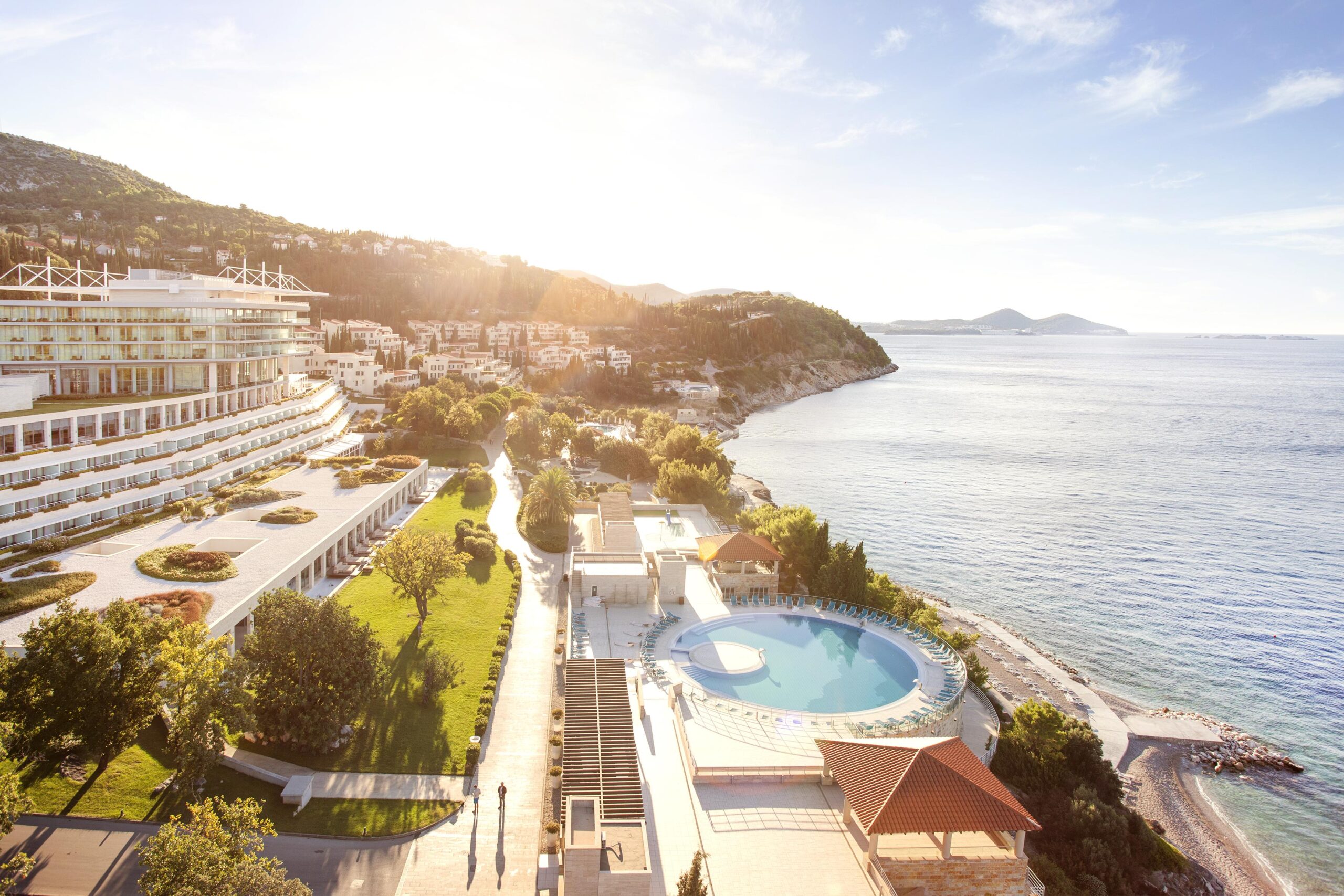 udsigt udover pool og havet