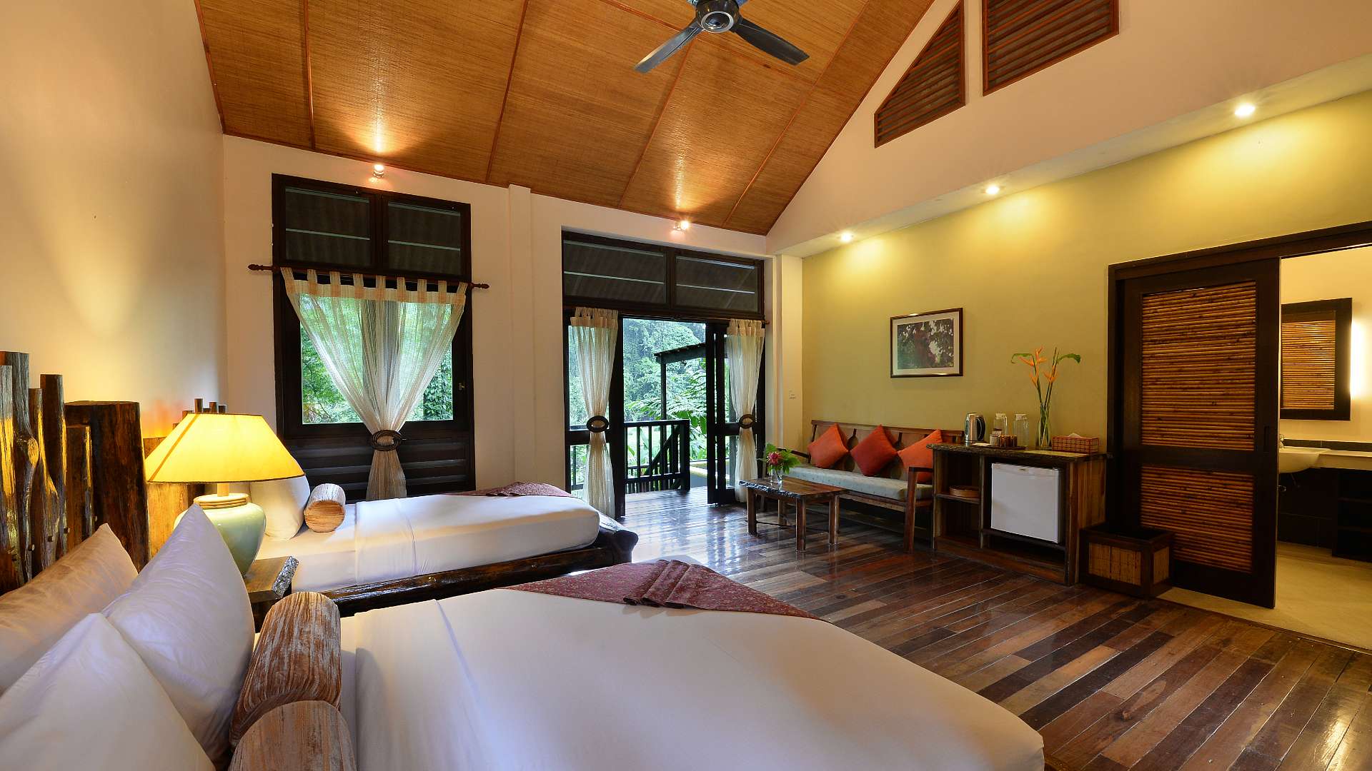 Malaysia, Borneo, Danum Valley Borneo Rainforest Lodge, Deluxe Jungle View