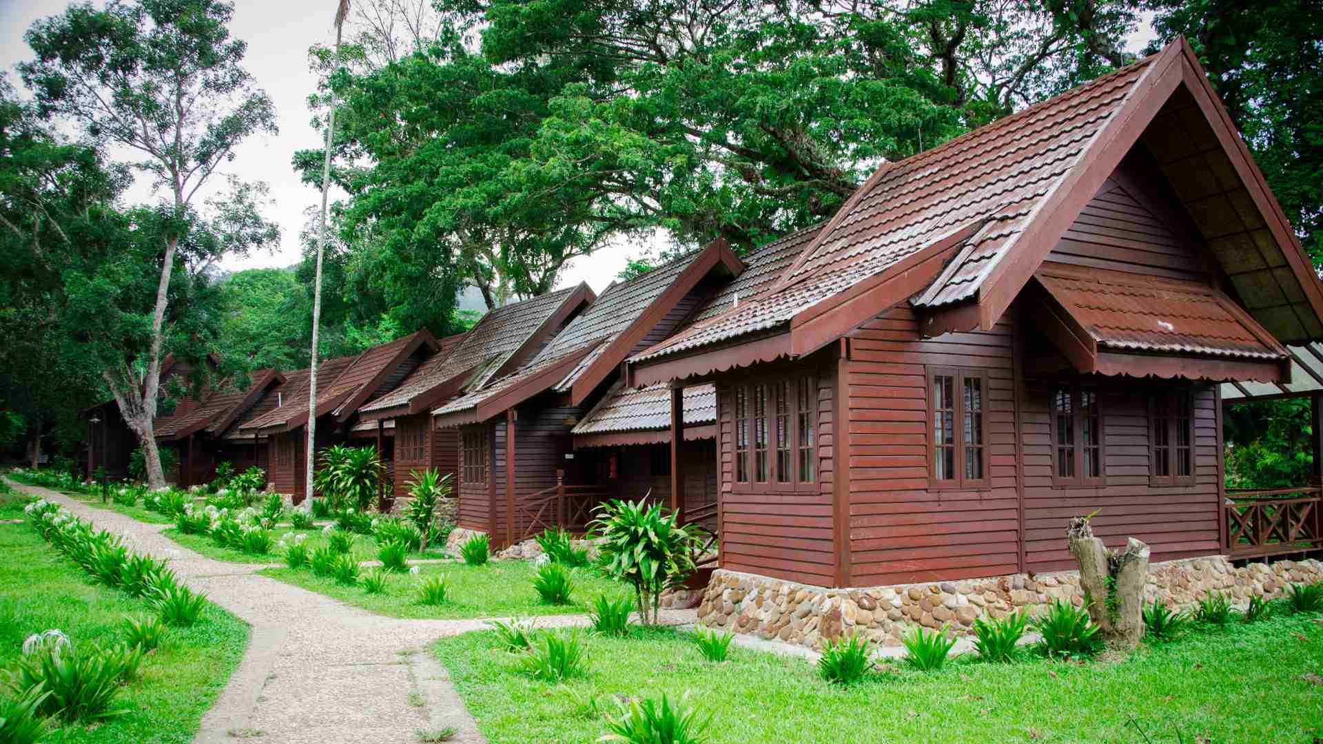 Malaysia taman negara mutiara chalet suite exterior