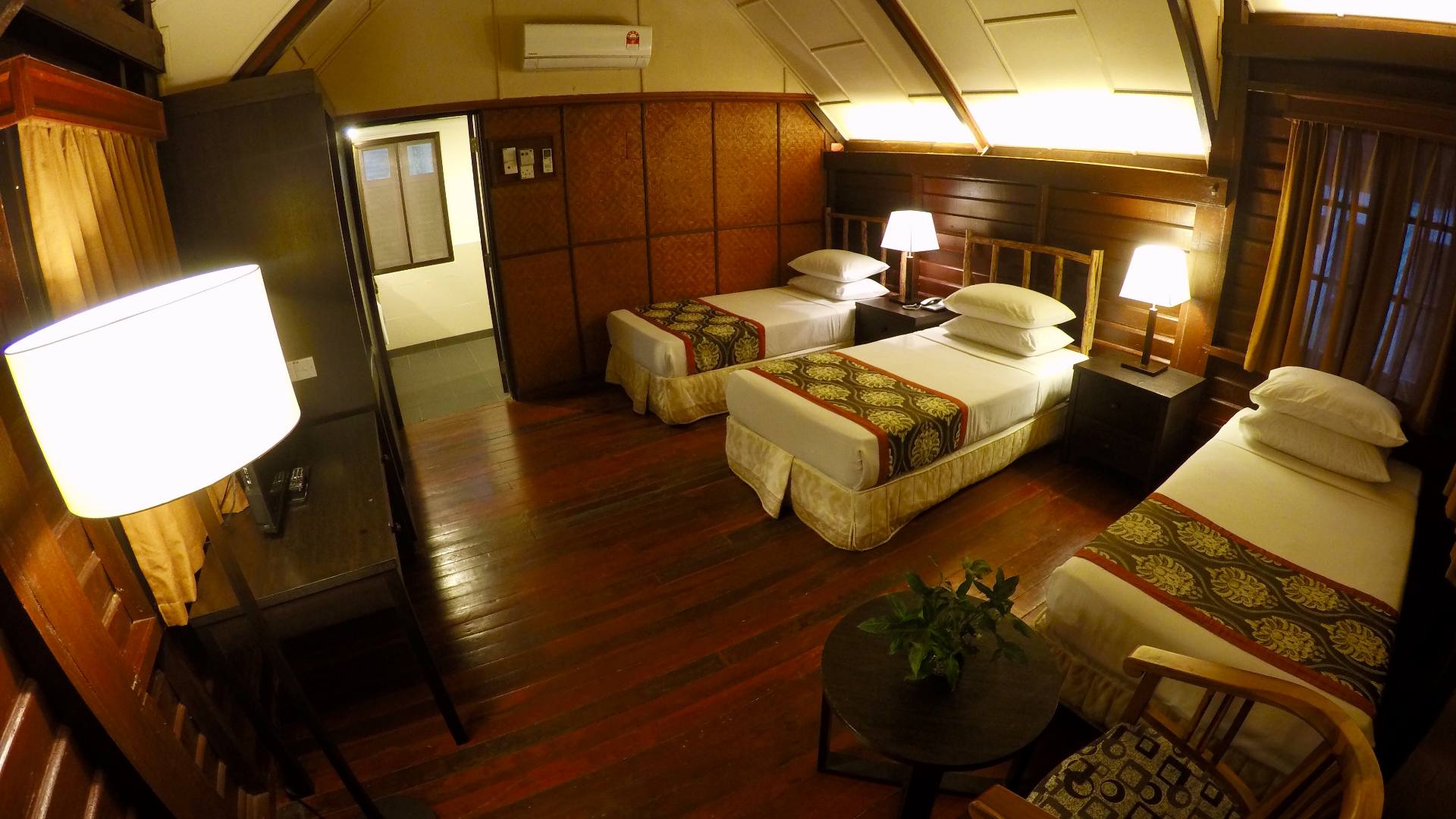 Malaysia taman negara mutiara triple bed chalet