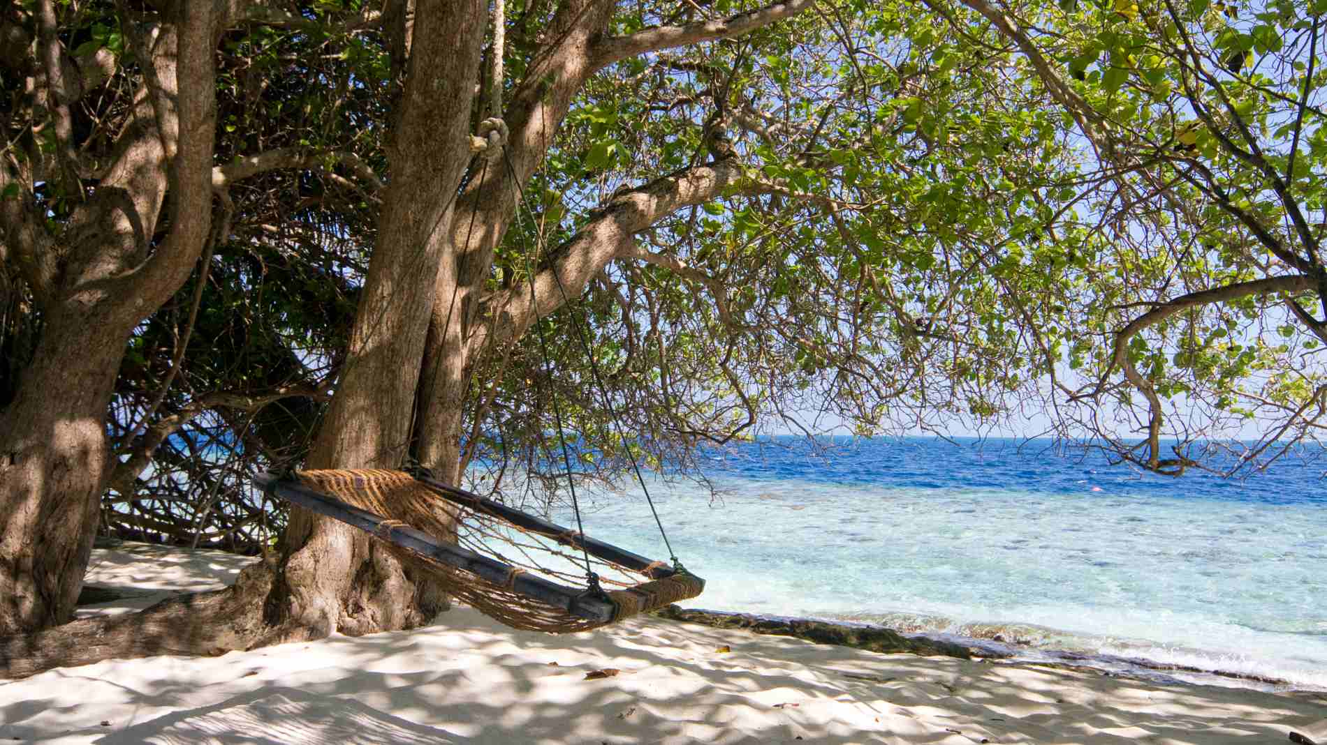 Rejser til Maldiverne, Embudu Village, strand