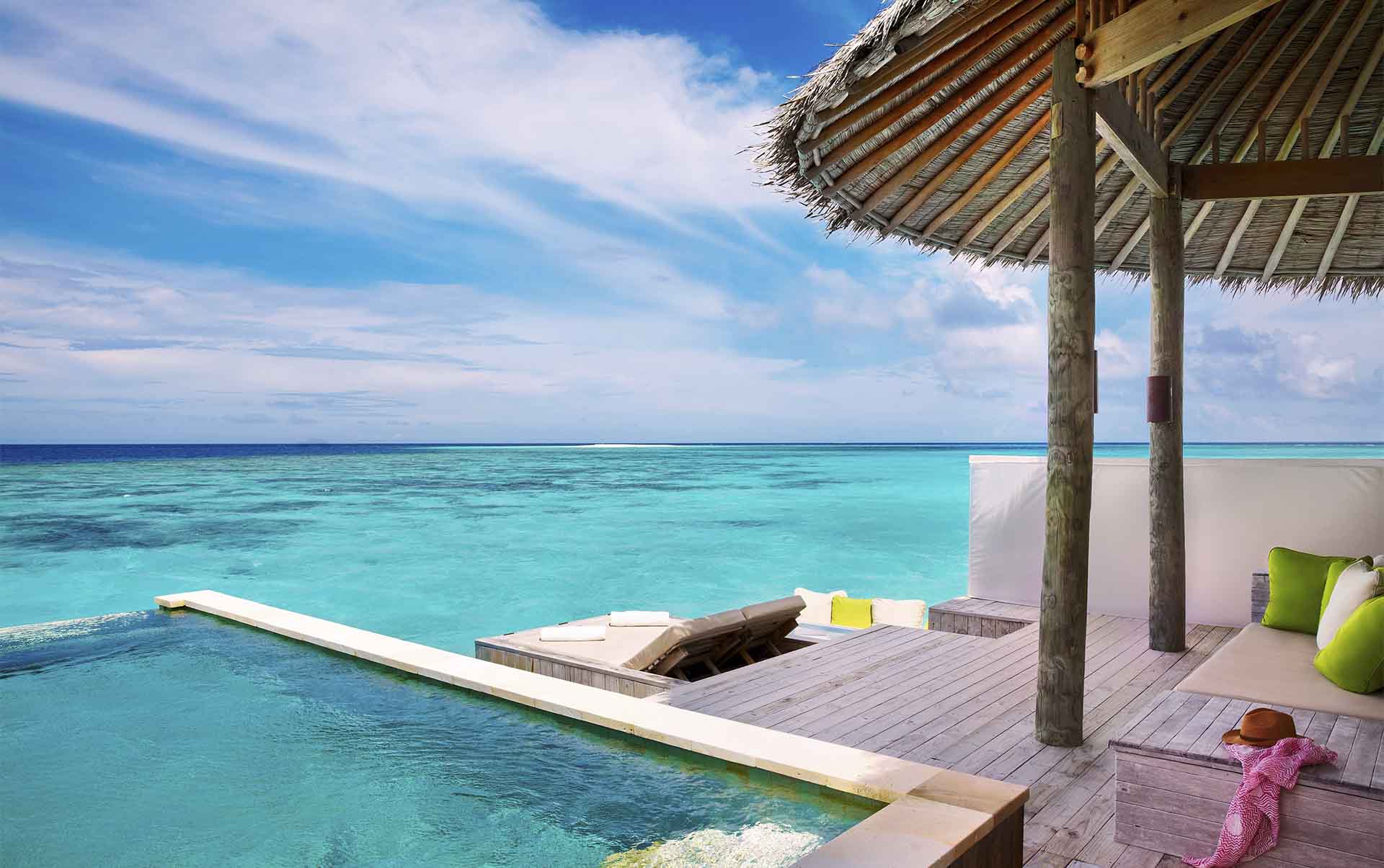 Rejser til Maldiverne, Six Senses Laamu, Terrasse i water villa med pool