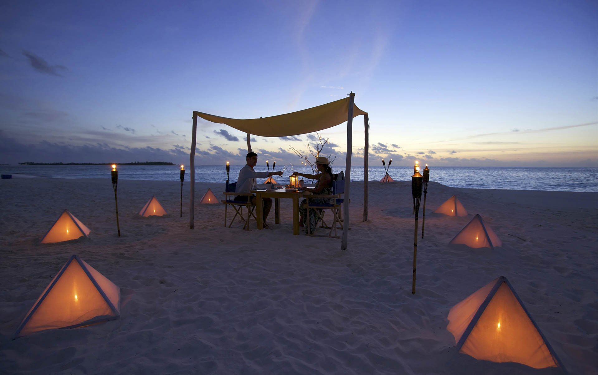 Rejser til Maldiverne, Six Senses Laamu, Romantisk middag p&aring; sandbanke