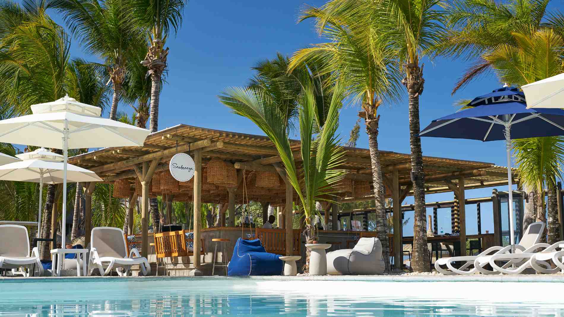 Rejser til Mauritius, Lagoon Attitude, Et af de tre poolområder på Lagoon Attitude