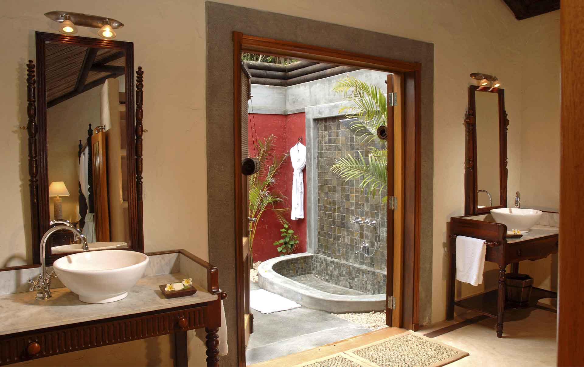 Rejser til Mauritius, Lakaz Chamarel Exclusive Lodge, Badeværelse i en Garden Pool Suite "La Dame Crèole"