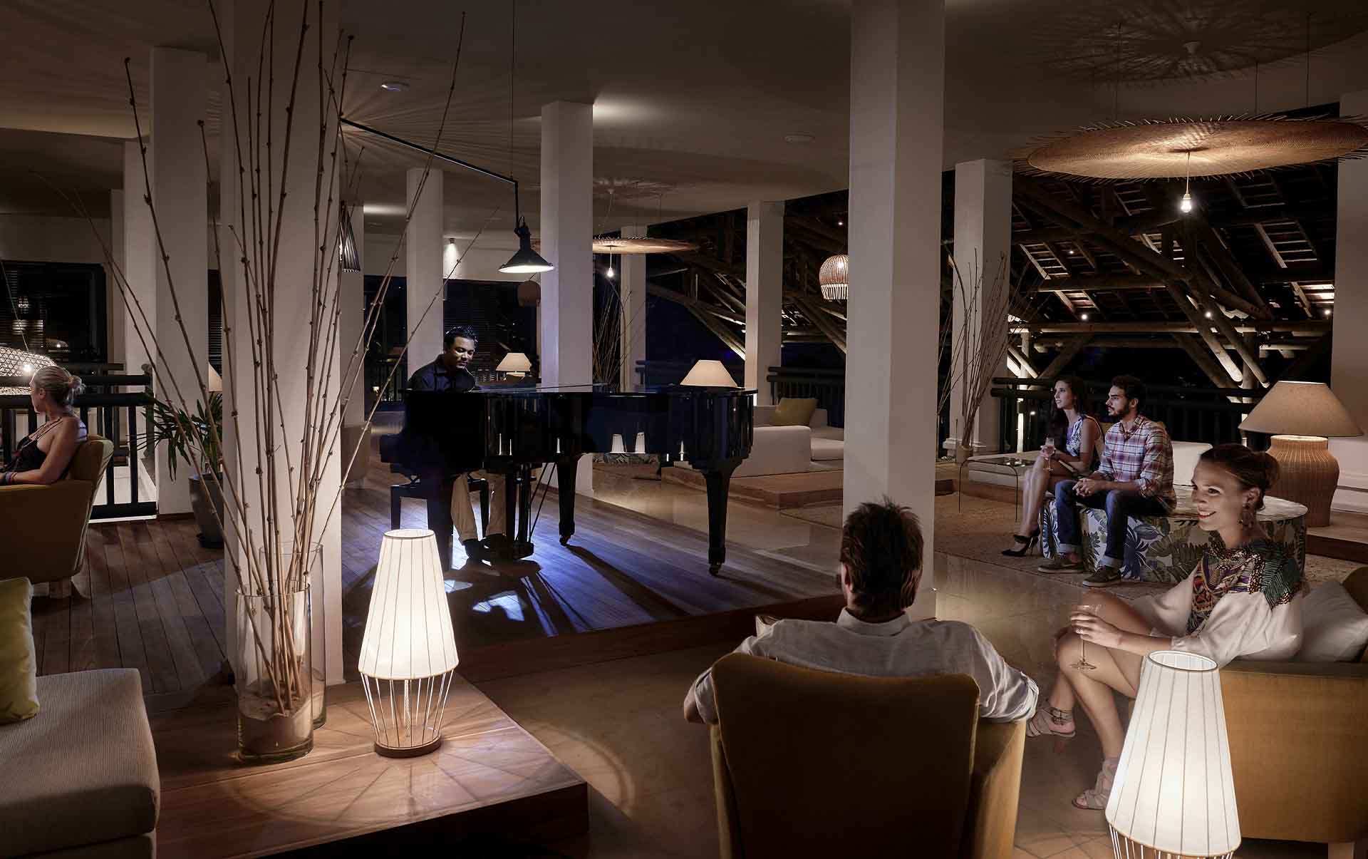 Rejser til Mauritius, The Ravenala Attitude, Levende musik i Balcony Bar