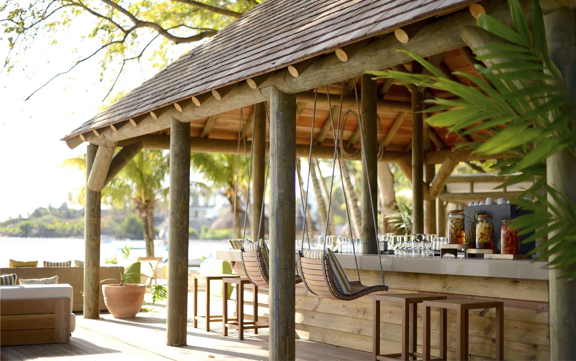Rejser til Mauritius, The Ravenala Attitude, Hyggelige O Beach Bar p&aring; Ravenala Attitude