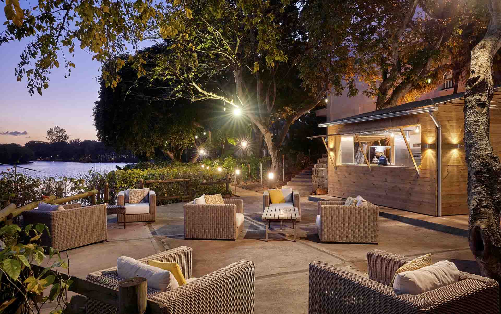 Rejser til Mauritius, The Ravenala Attitude, Baren ved den flydende restaurant Riviera