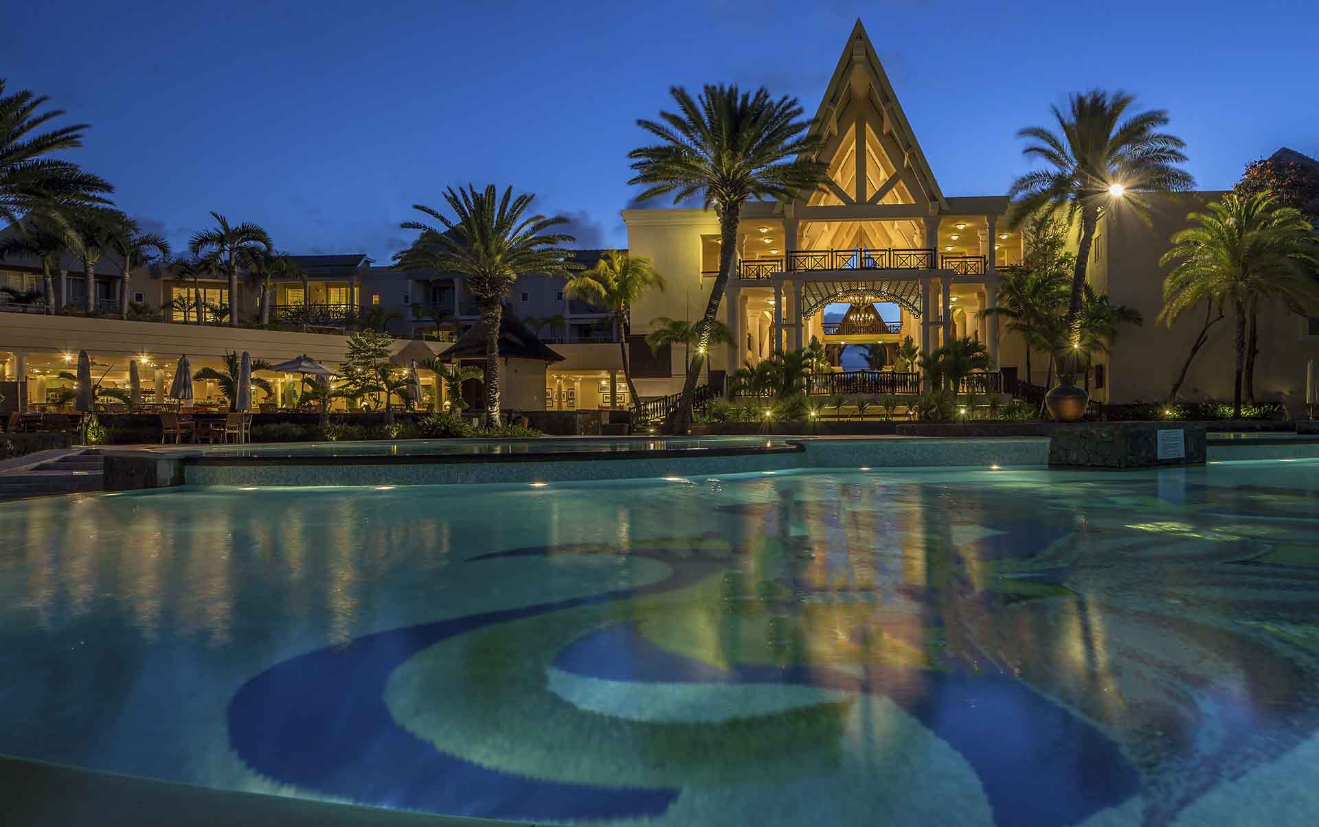 Rejser til Mauritius, The Residence Mauritius, Aftenstemning ved poolen