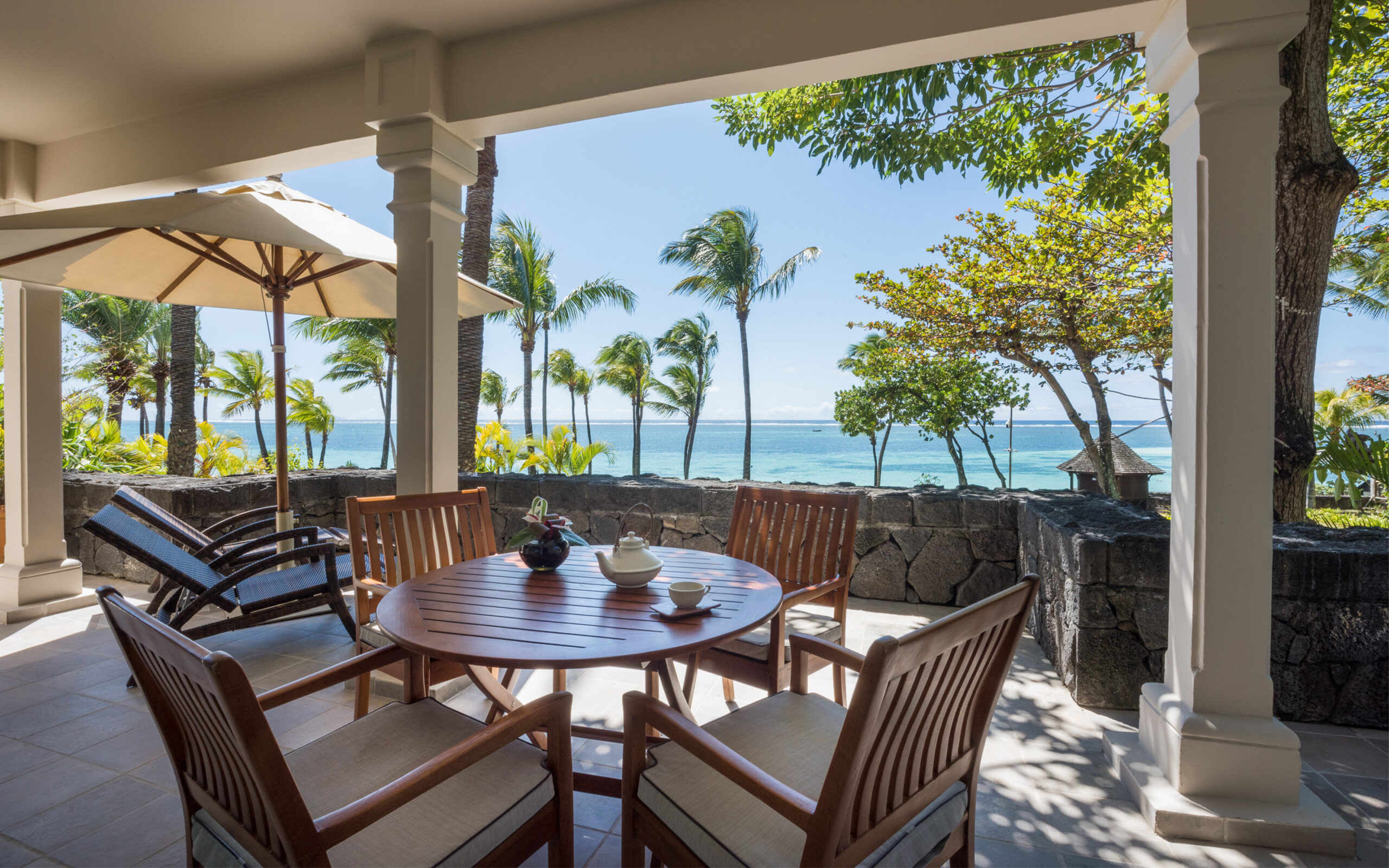 Rejser til Mauritius, The Residence Mauritius, Terrassen i en Ocean Front Suite