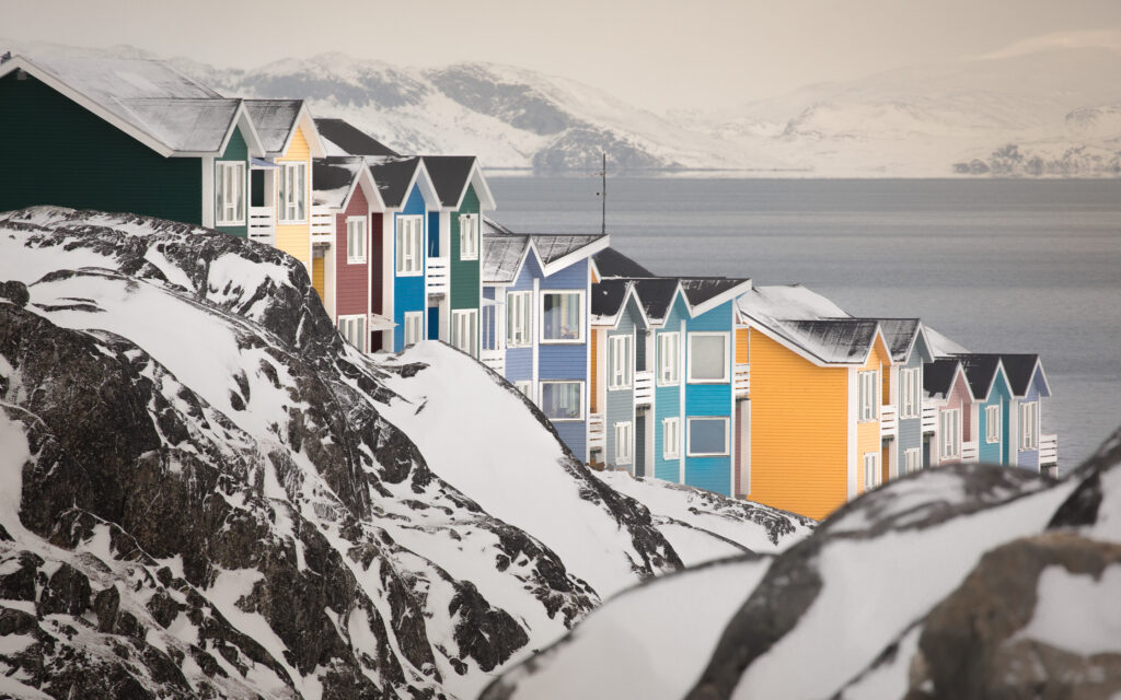 Grønland, Nuuk, pastelfarvedehuse i hovedstaden, Visit Greenland