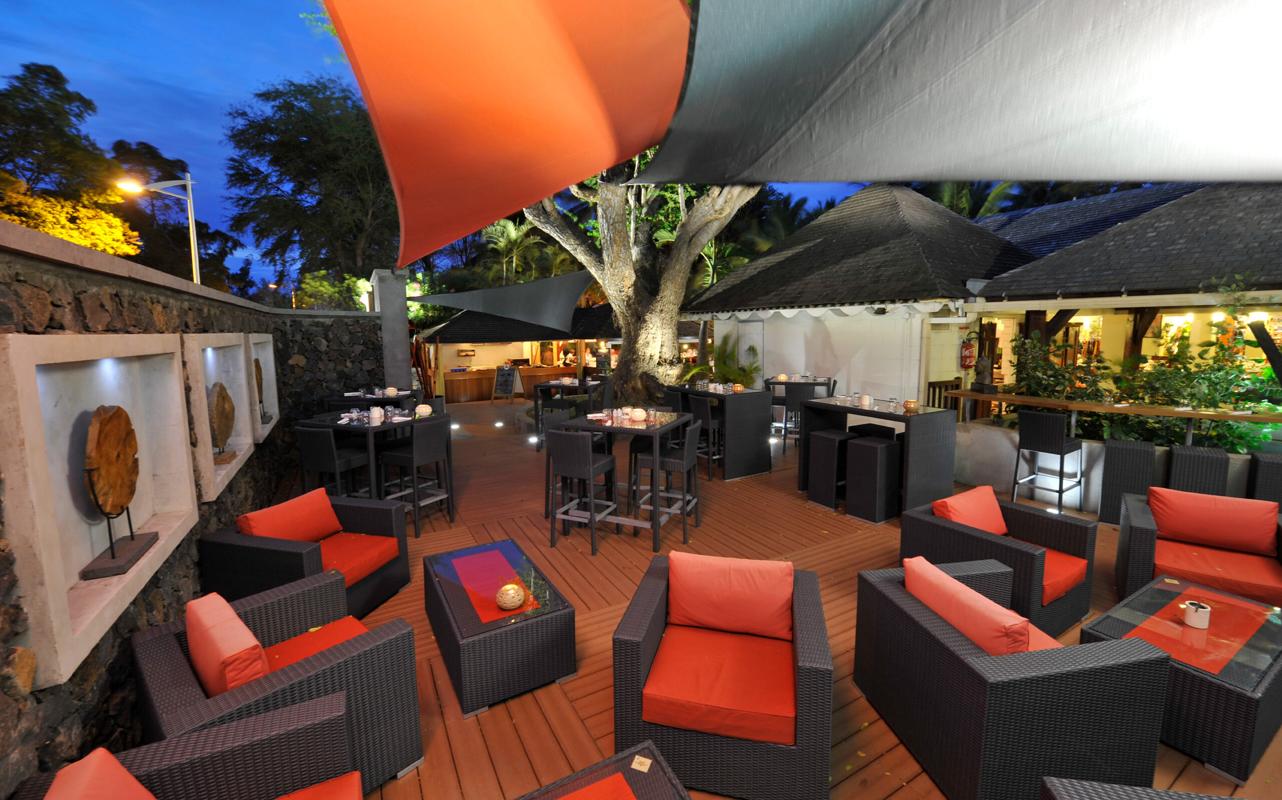 Reunion Alamanda Lounge