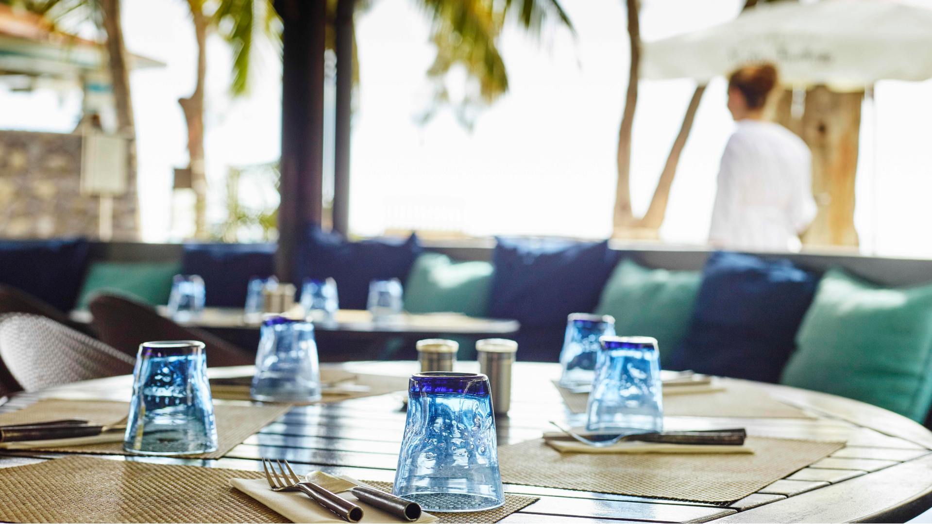 Reunion Lux St Gilles Bar Atmosphere