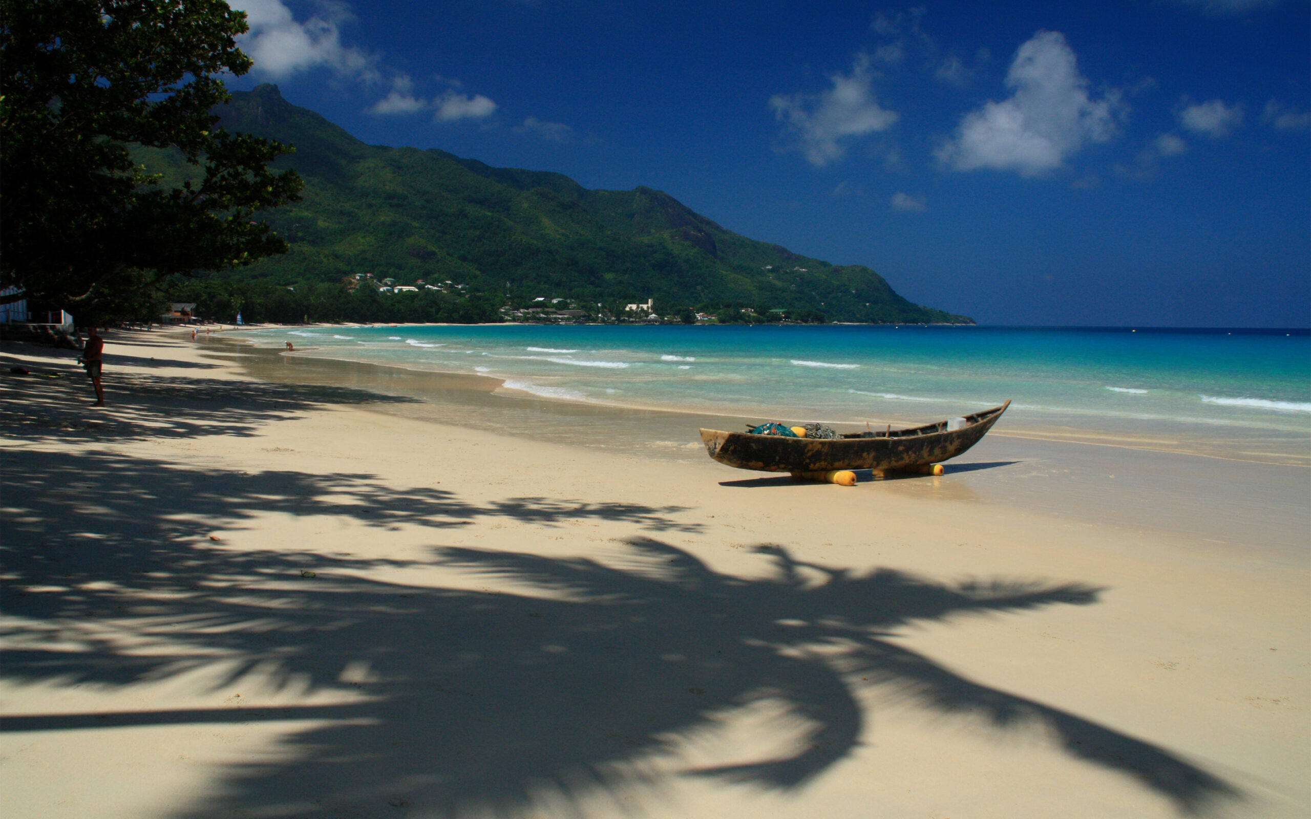Den dejlige Beau Vallon strand et par hundrede meter fra Bord Mer Villa