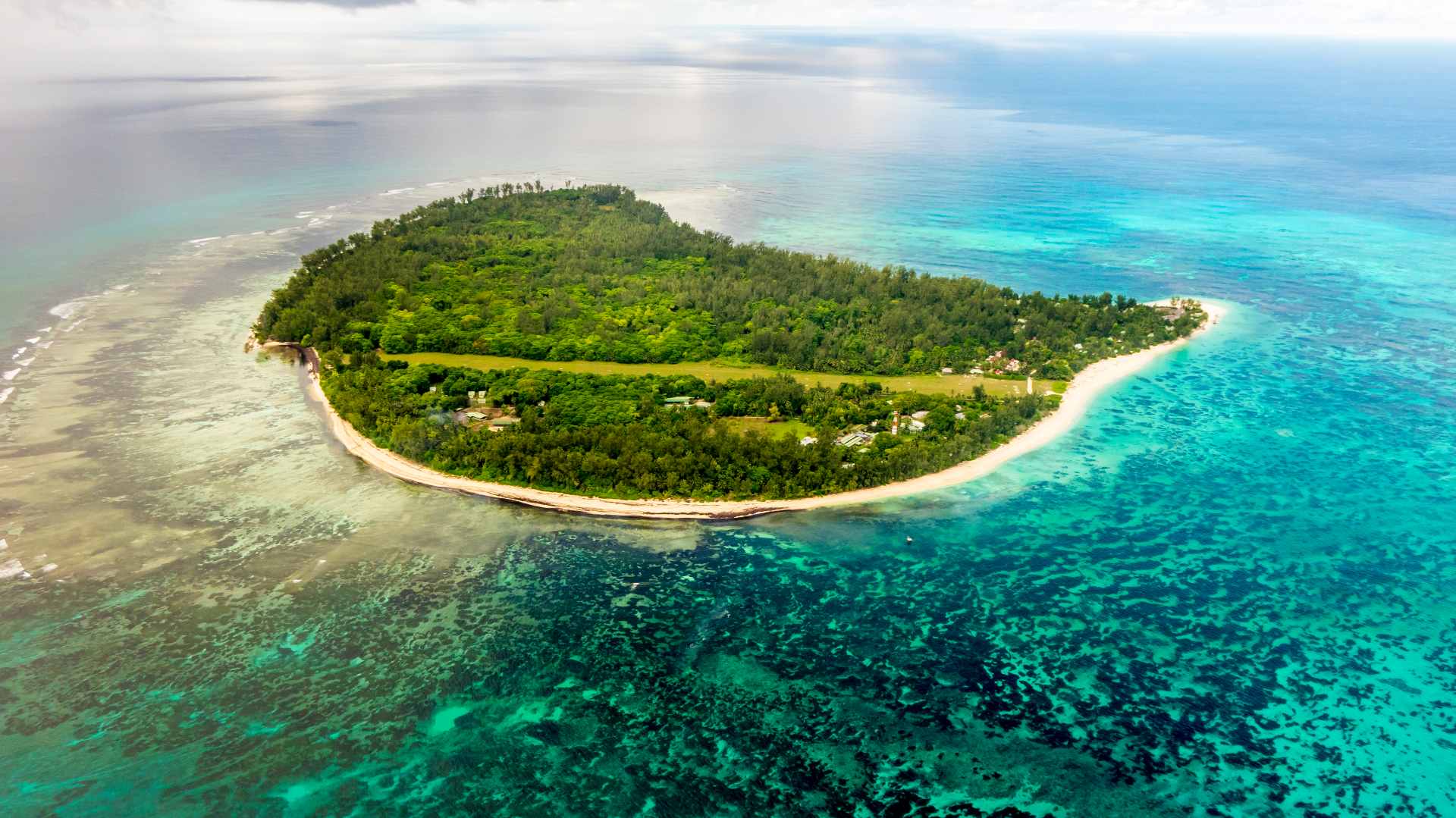seychellerne denis island denis private island luftfoto resort