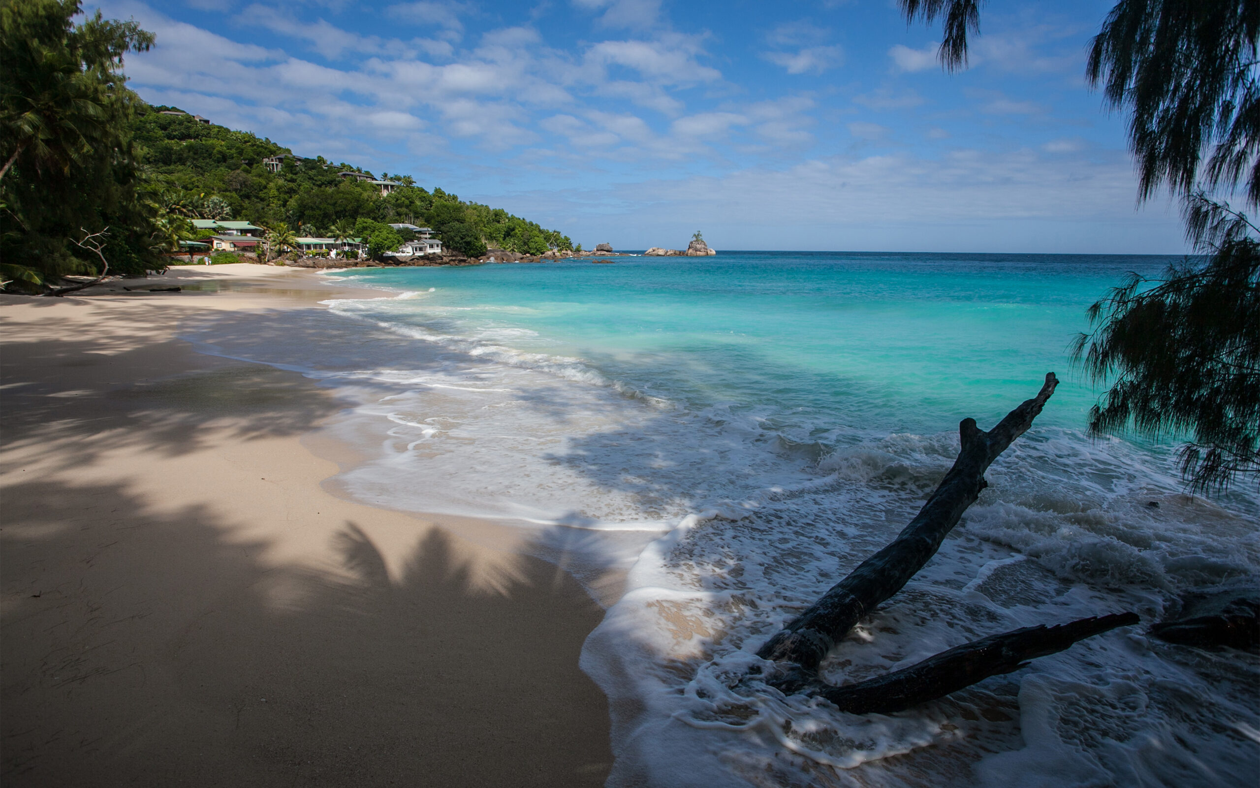 seychellerne mahe anse soleil beachcomber strand scaled