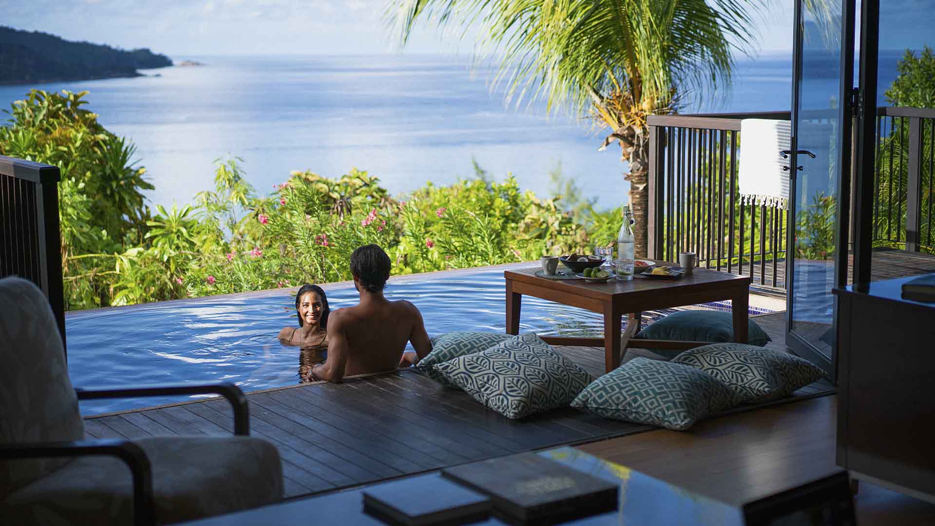 Pool i villa p&aring; Raffles Seychelles
