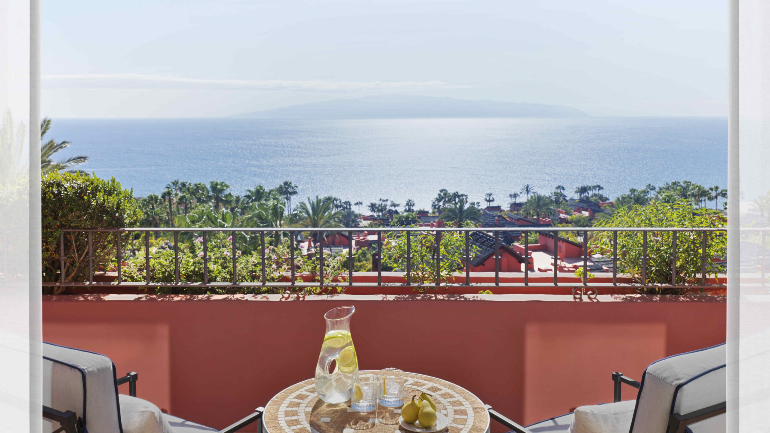 Spanien, Tenerife, Ritz-Carlton Abama, Citadel Deluxe Ocean View værelse med terrasse