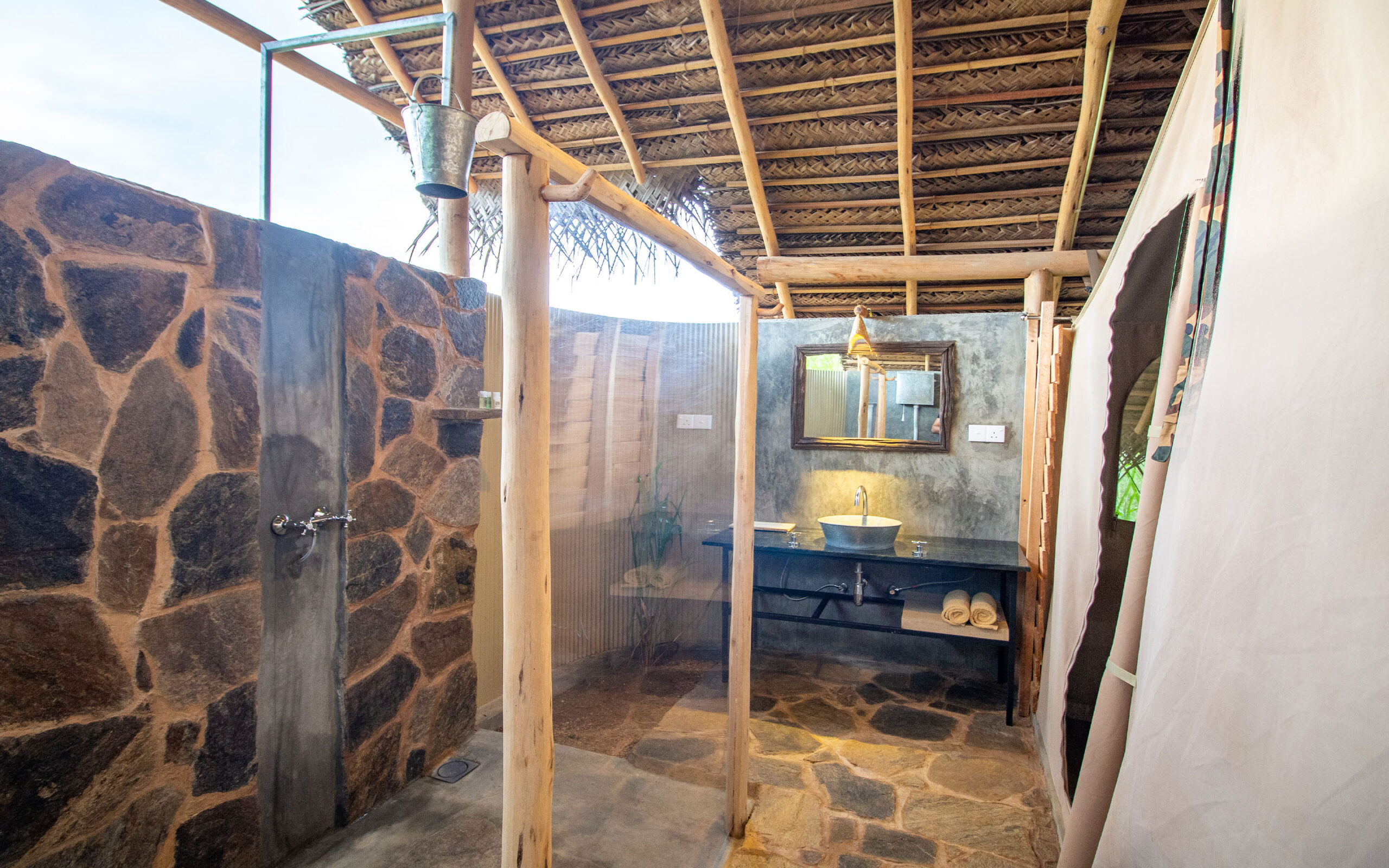 Sri Lanka Wild Glamping Gal Oya Deluxe Telt Badevaerelse