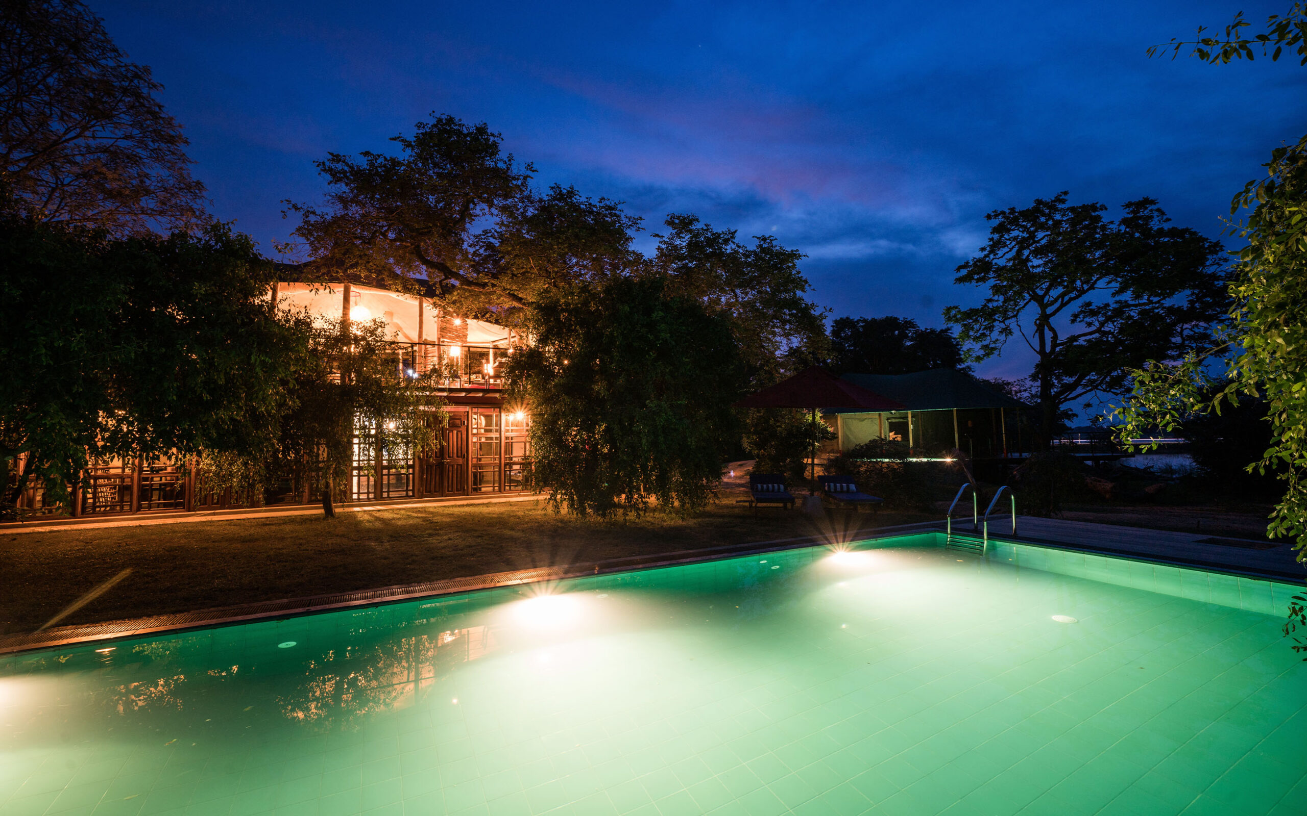 Sri Lanka Yala Flameback Eco Lodge Pool Aftenlys