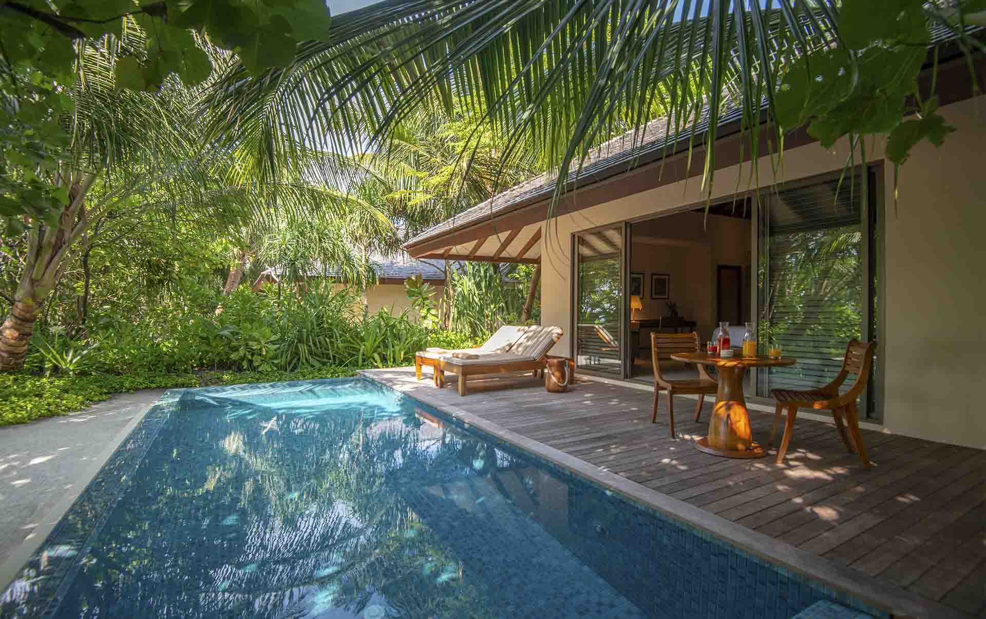 Rejser til Maldiverne, The Residence Maldives at Dhigurah, Beach pool villa terrasse og pool