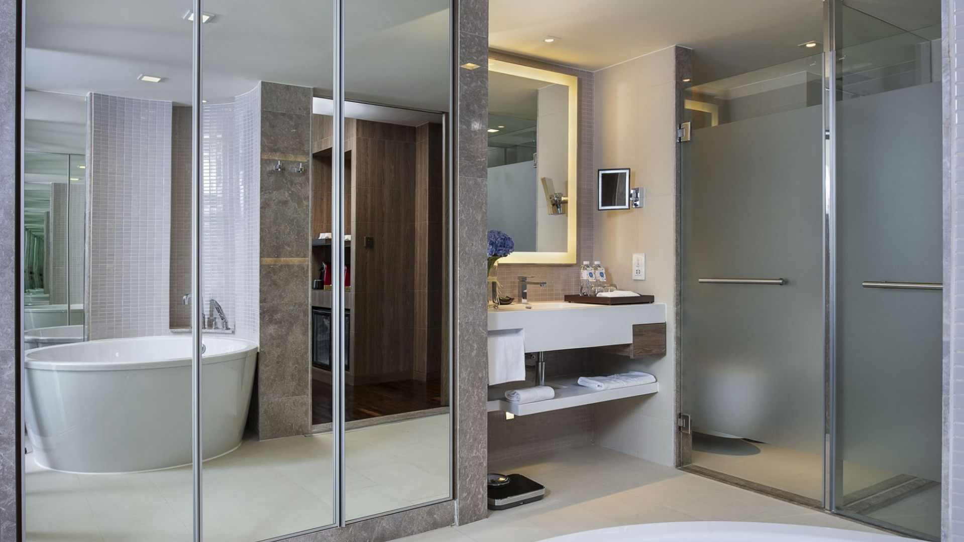 Thailand, Bangkok, Novotel Bangkok Sukhumvit 20, Bathroom