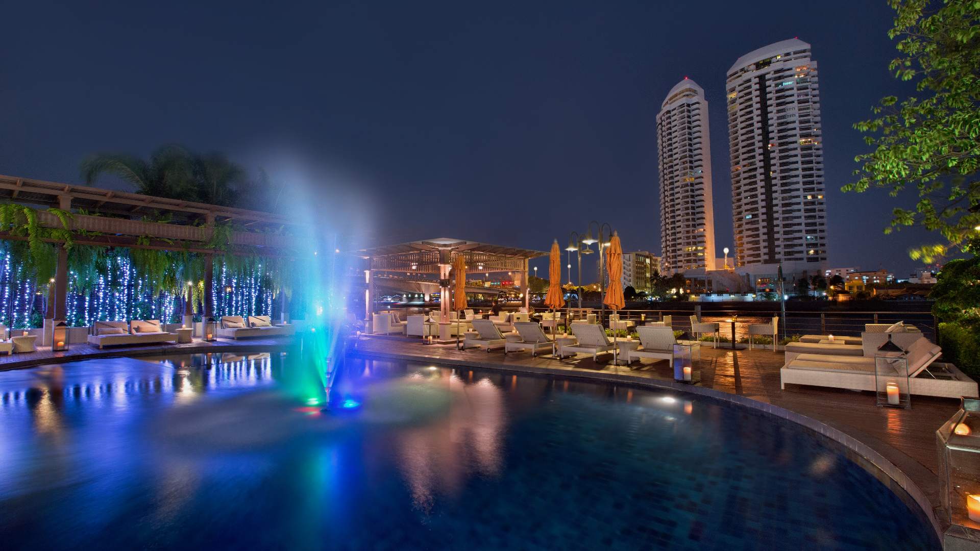 Thailand, Bangkok, Riva Surya, Pool View Night