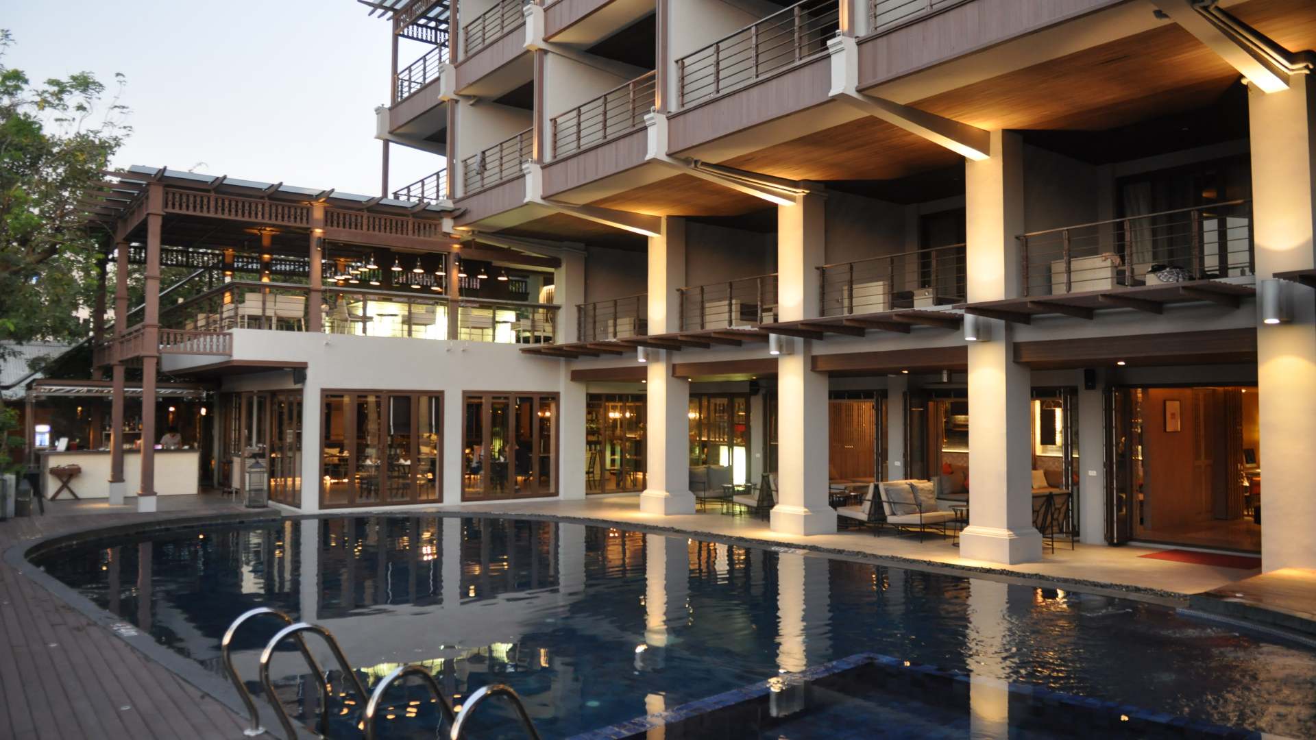 Thailand, Bangkok, Riva Surya, Pool Evening