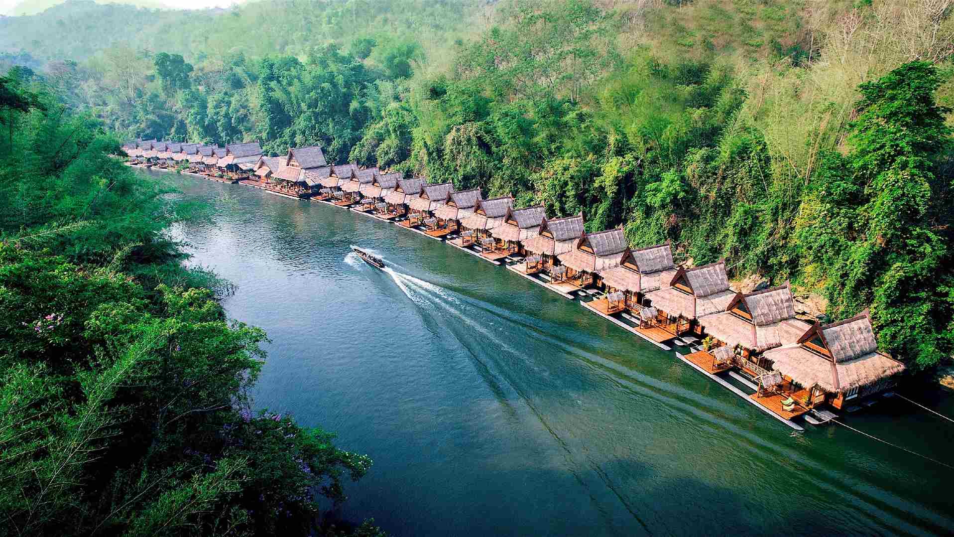 Udsigt over Floathouse resort i Kanchanaburi ved Kwai Noi floden 