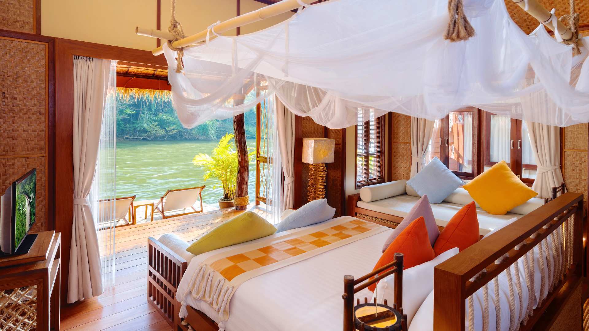 Thailand kwai floathouse vaerelse udsigt flod