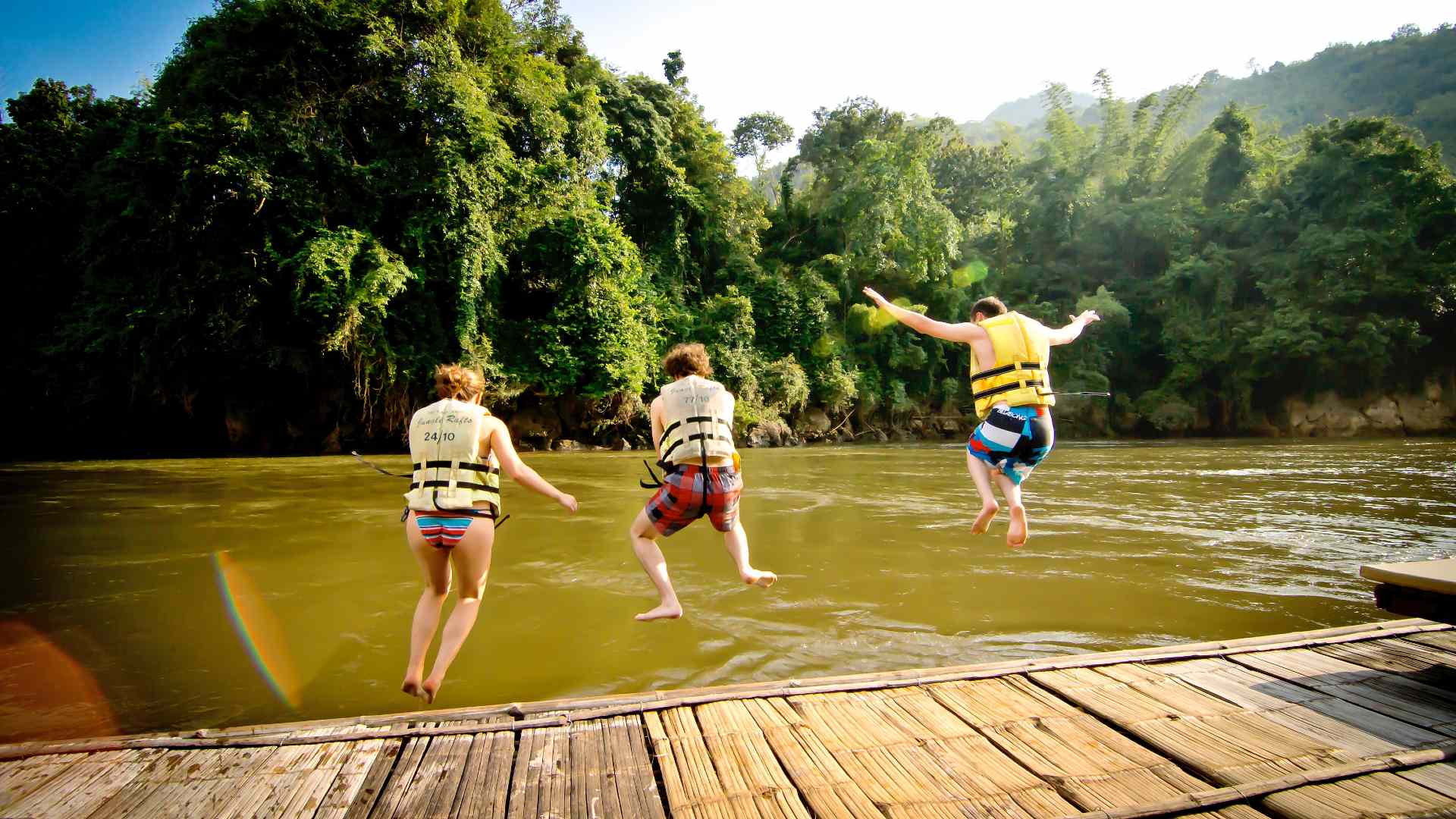 spring i floden river kwai thailand