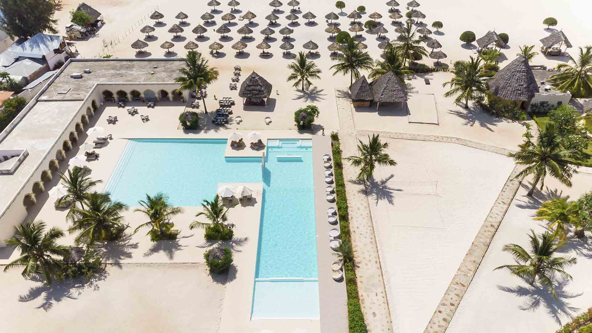 Swimmingpoolen ved stranden