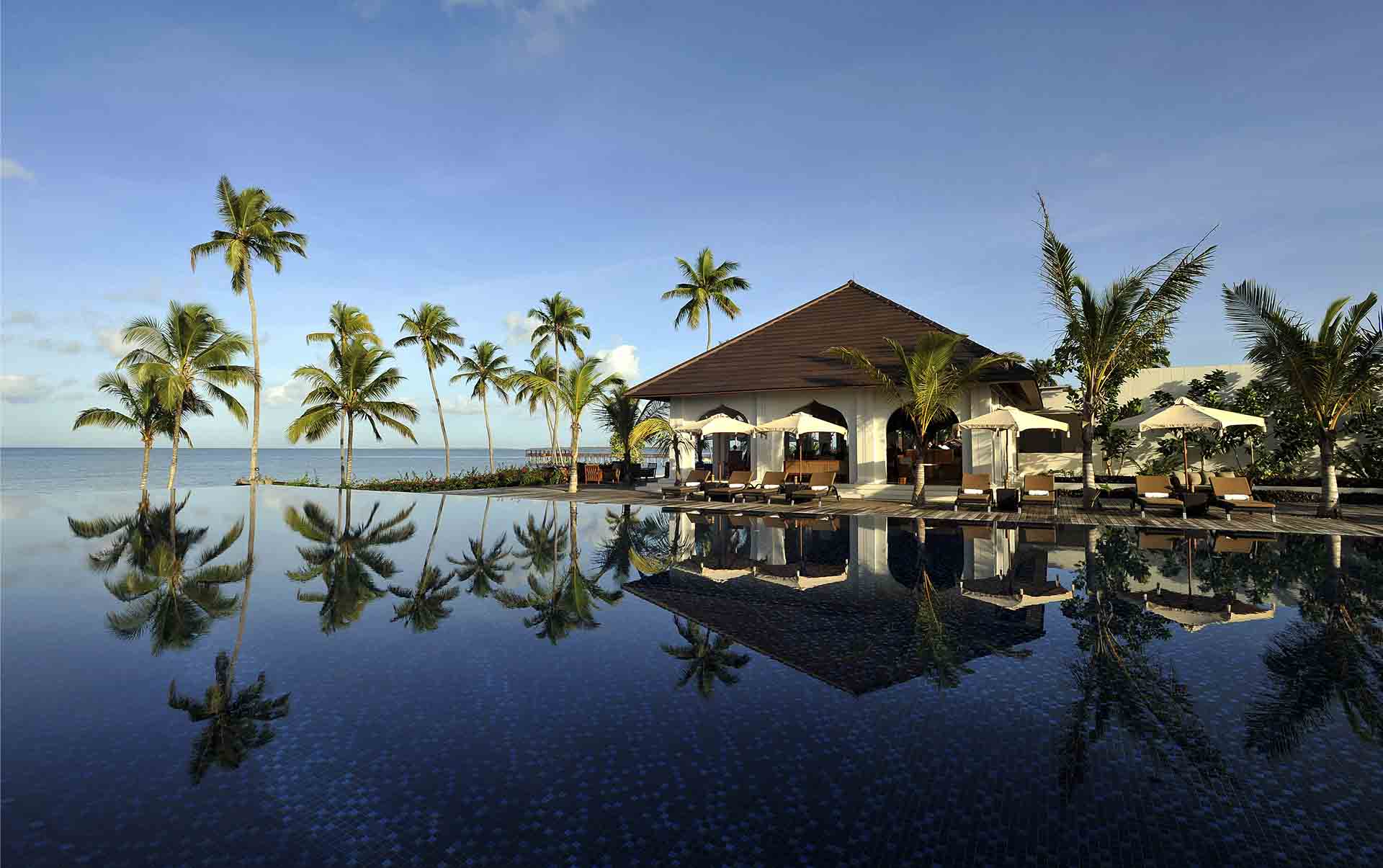 Den 45x15 meter infinity pool