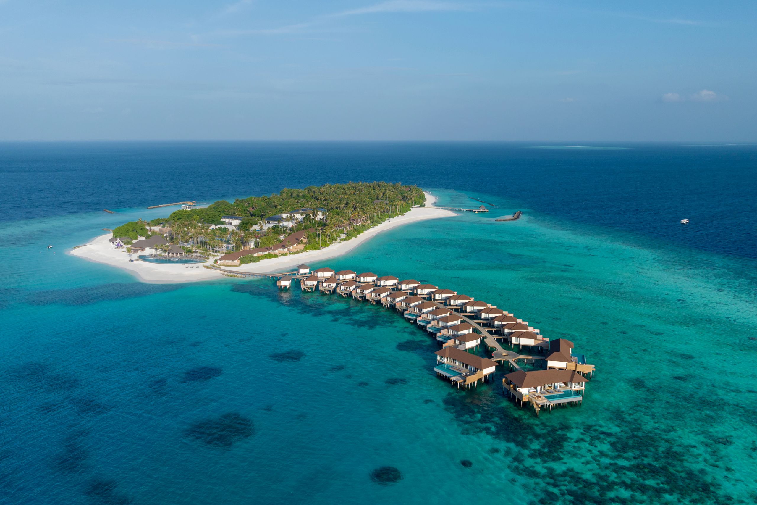 maldiverne avani plus fares areal view over water villas