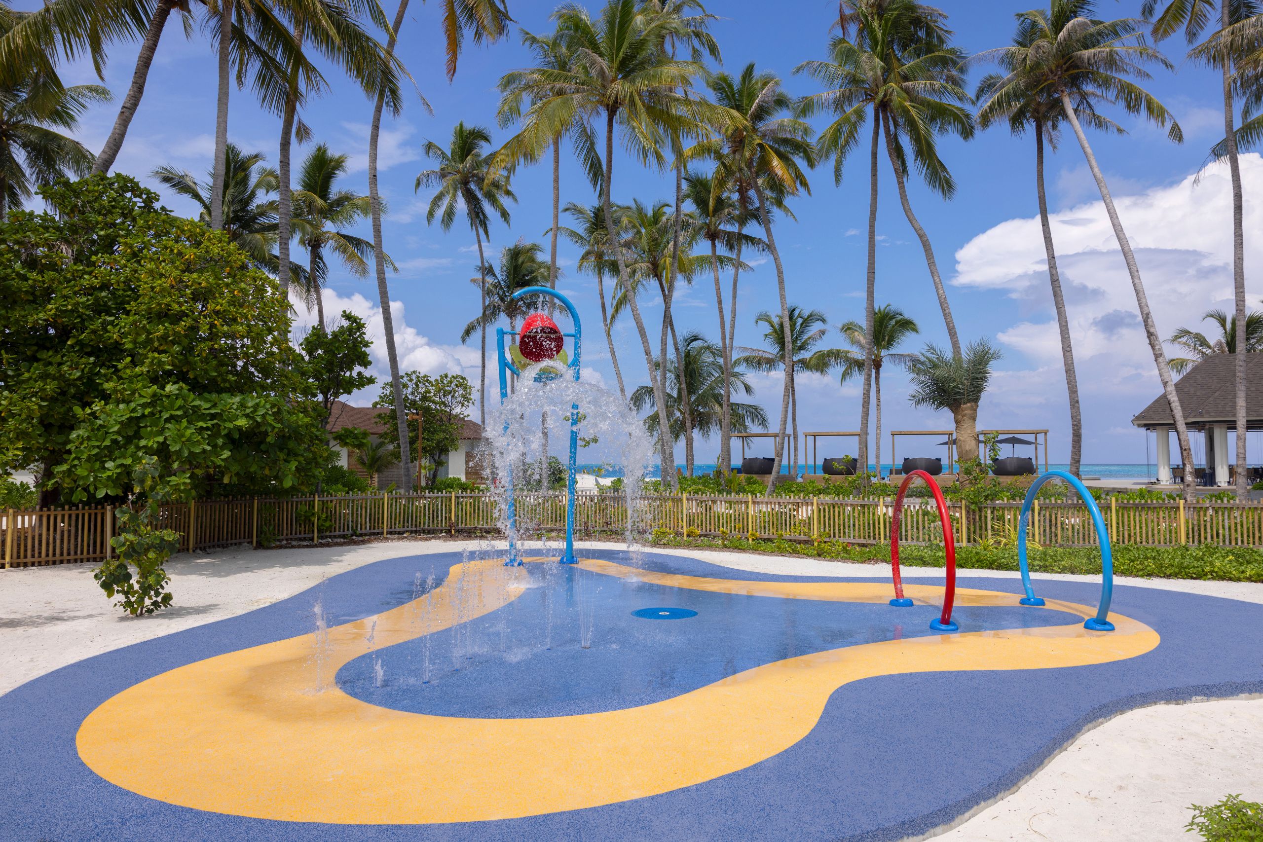 maldiverne avani plus fares kids club