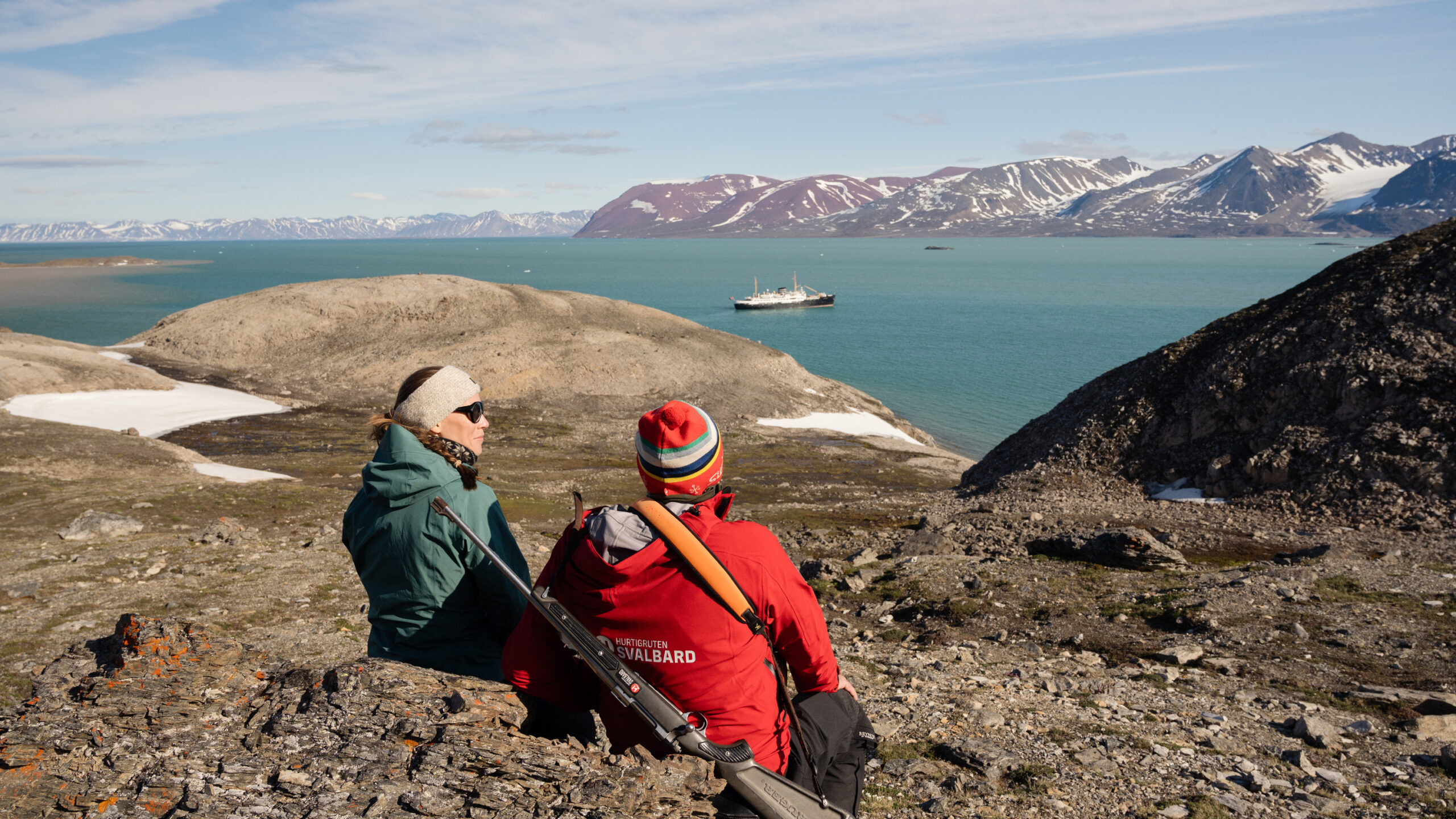 Norge svalbard mini nordstjernen couple photo schib scaled sejltur
