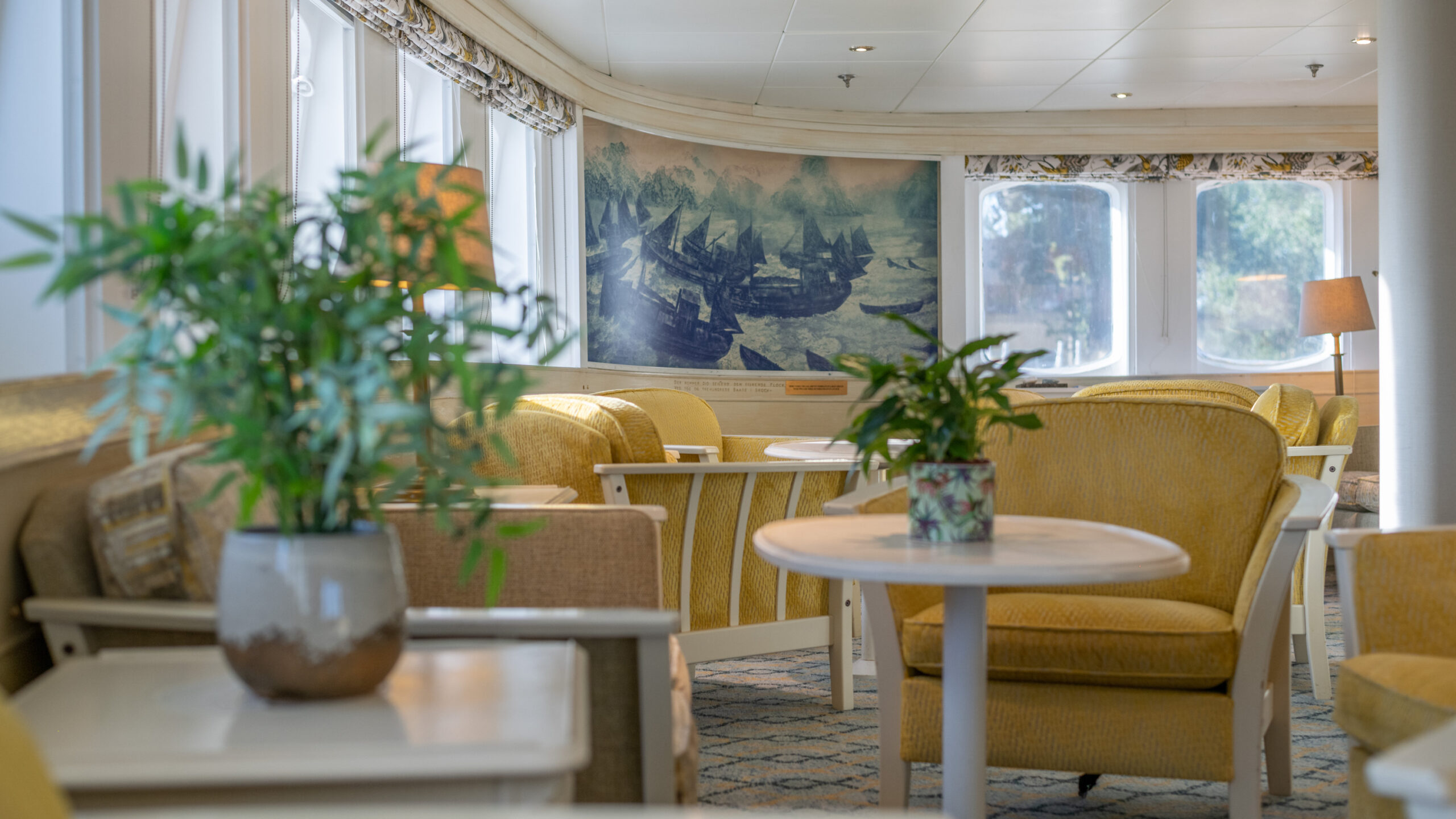 Norge svalbard mini serenissima harald jarl lounge photo paulina scaled sejltur