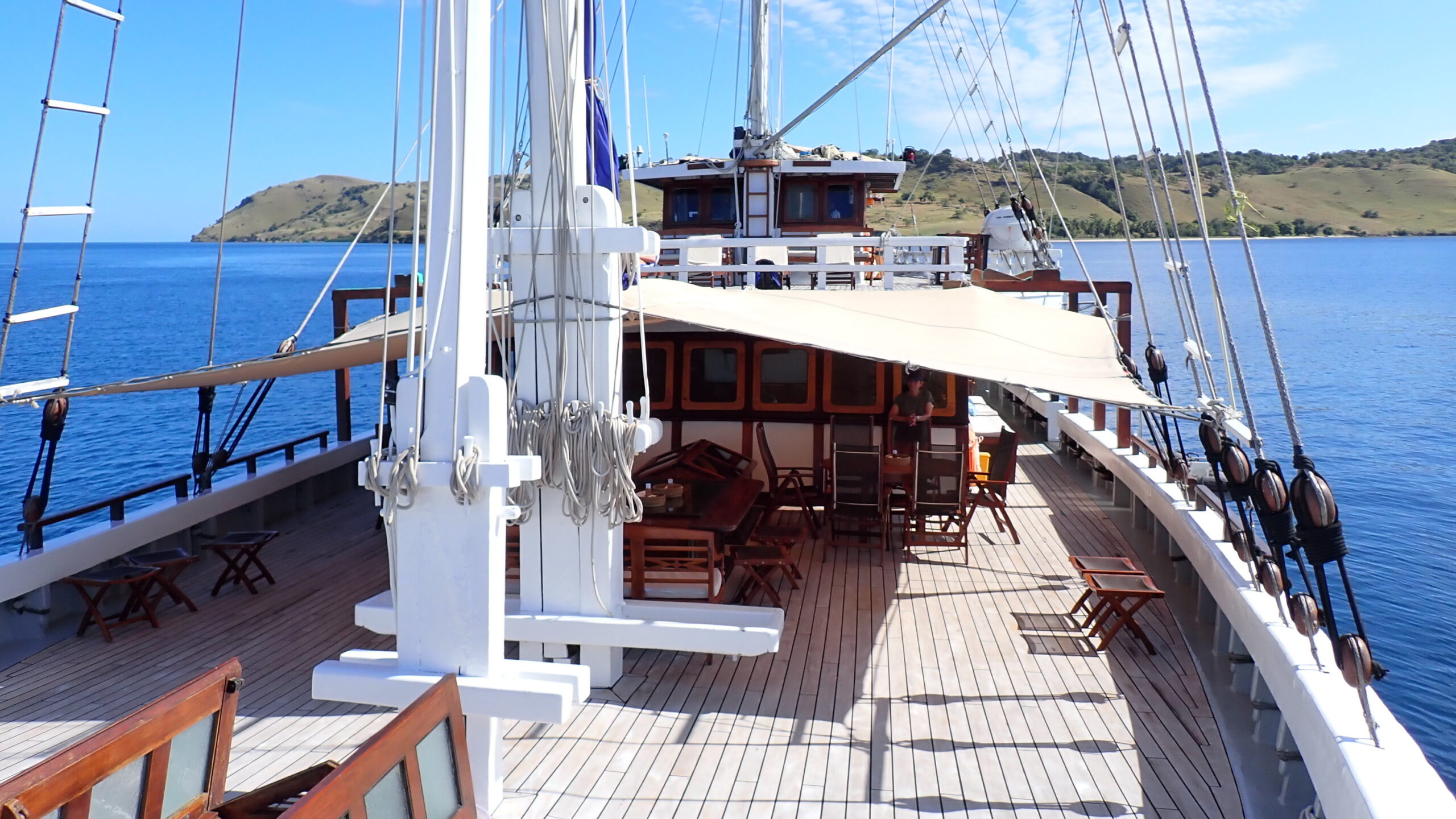 indonesia sea trek ombak putih deck view scaled