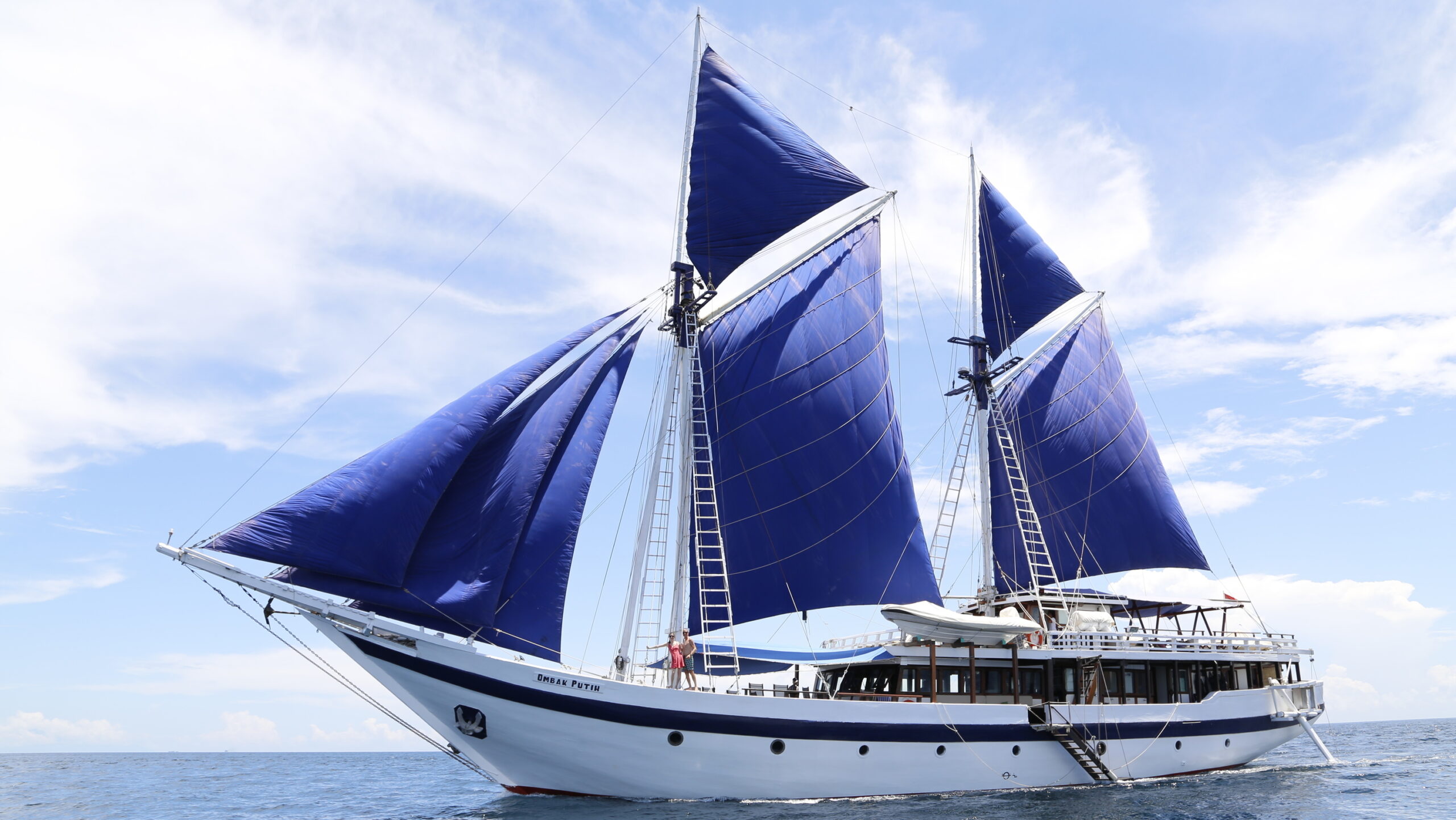 indonesia sea trek ombak putih full view scaled