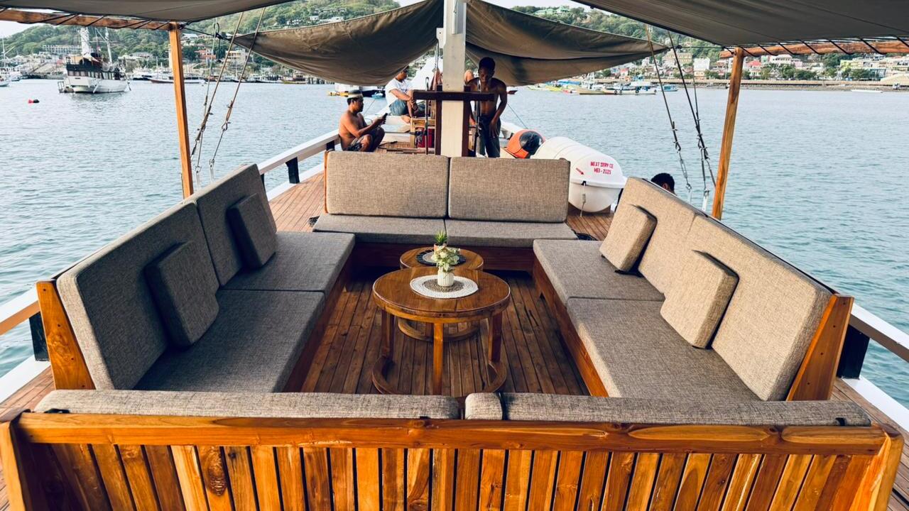 Indonesien komodo minicruise fadaelo deck