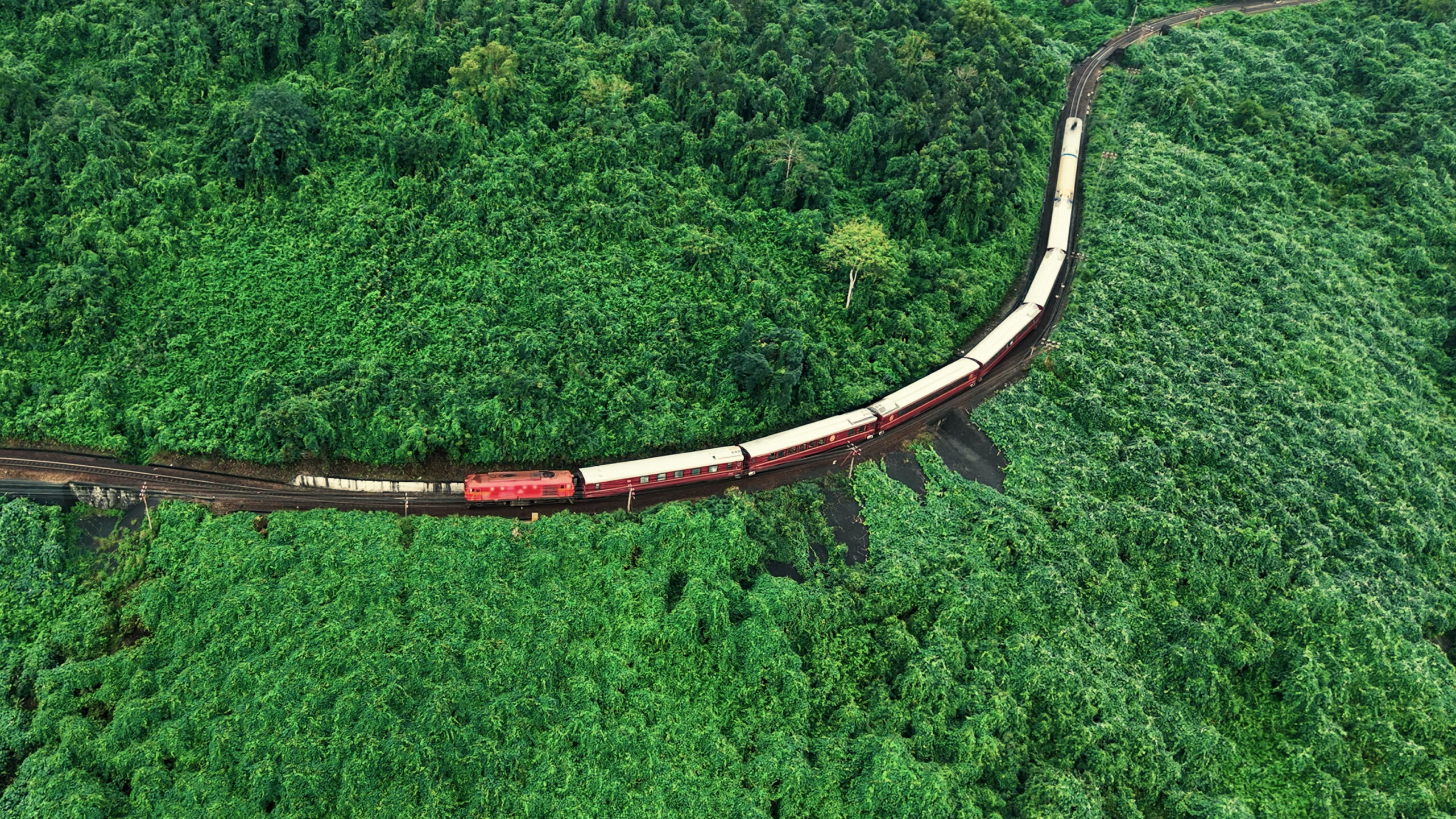 Vietnam sjourney luxury train drone1 scaled