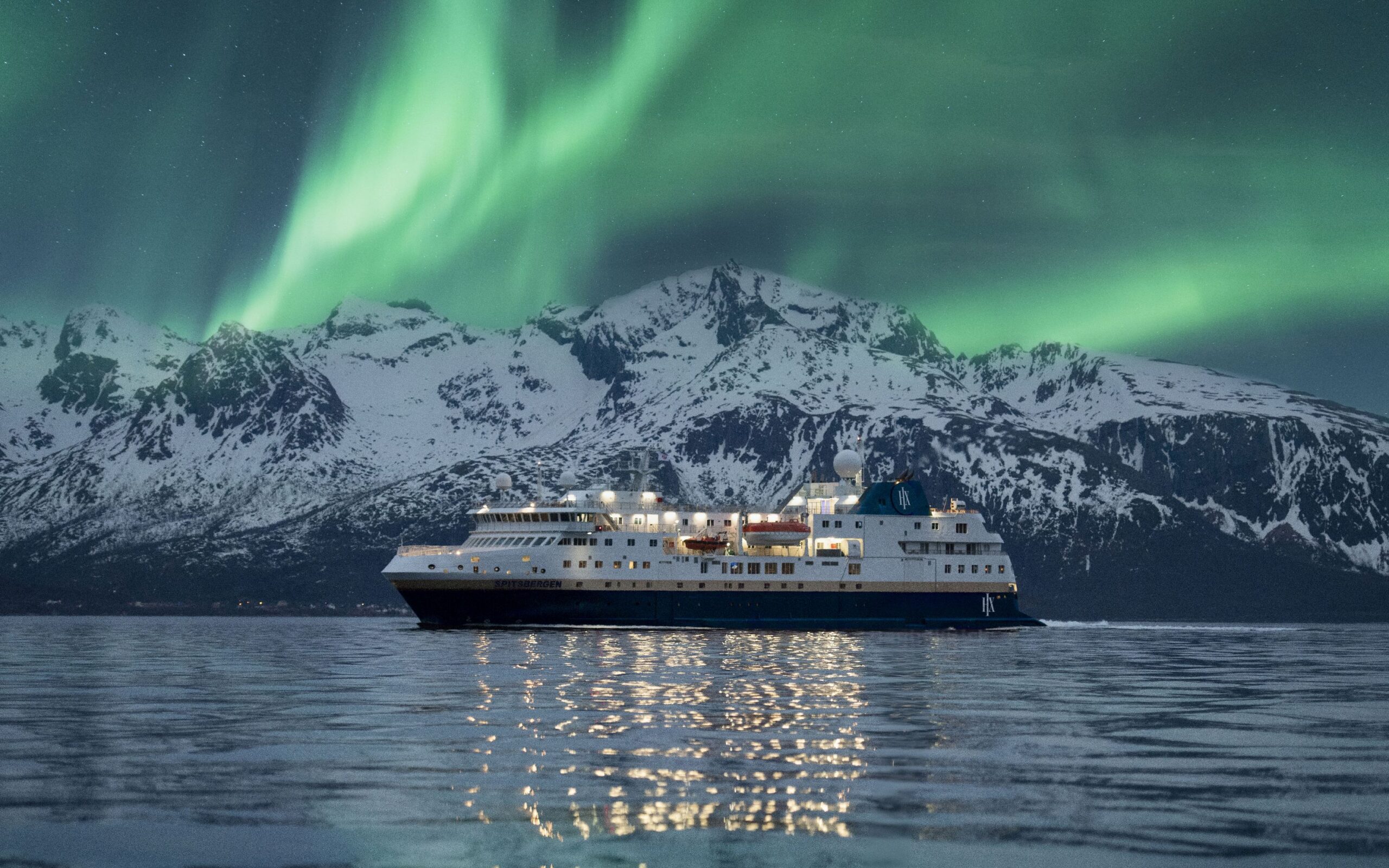 norway northern lights spitsbergen photo stian klo scaled
